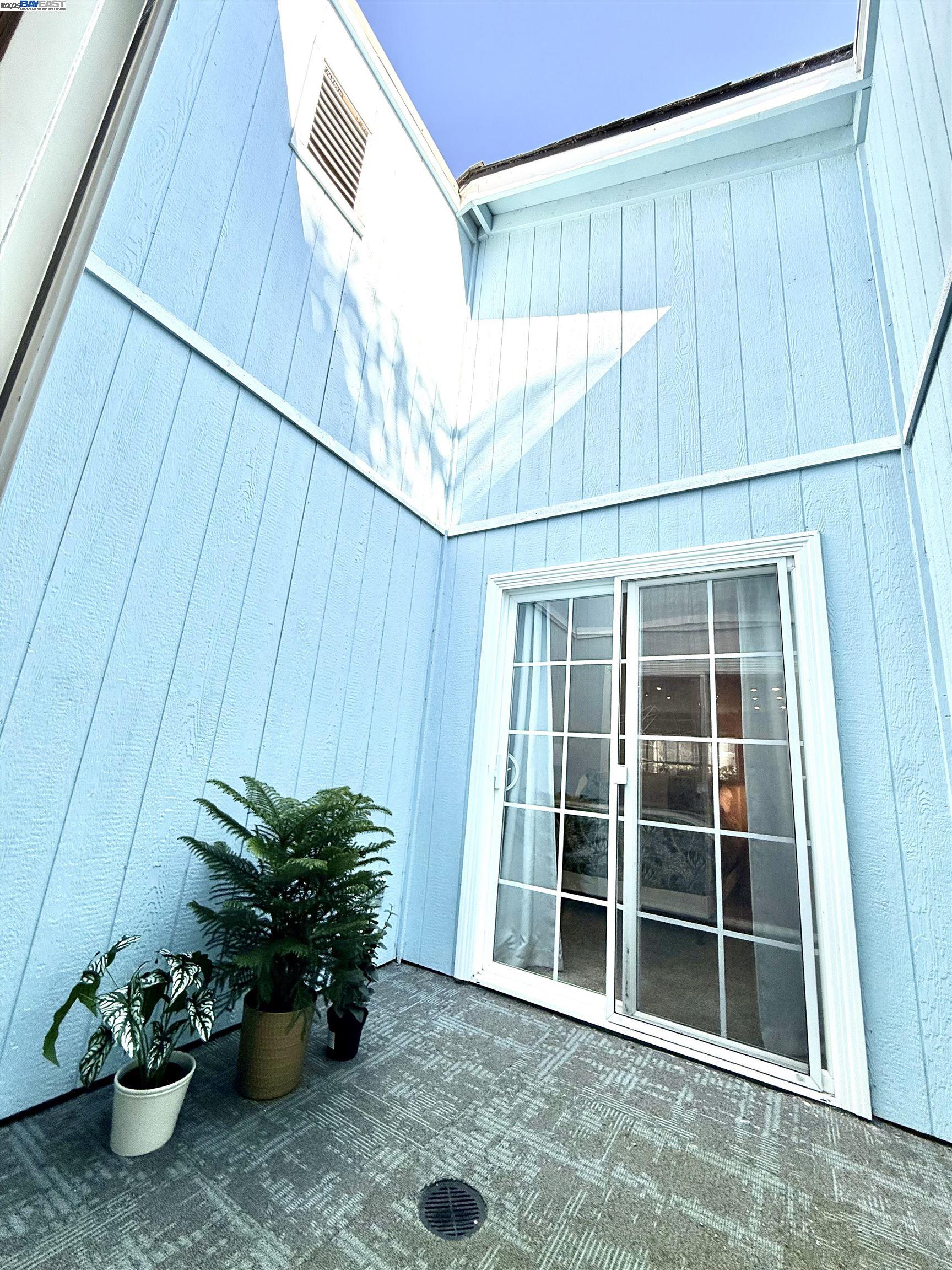 250 Jacaranda Dr