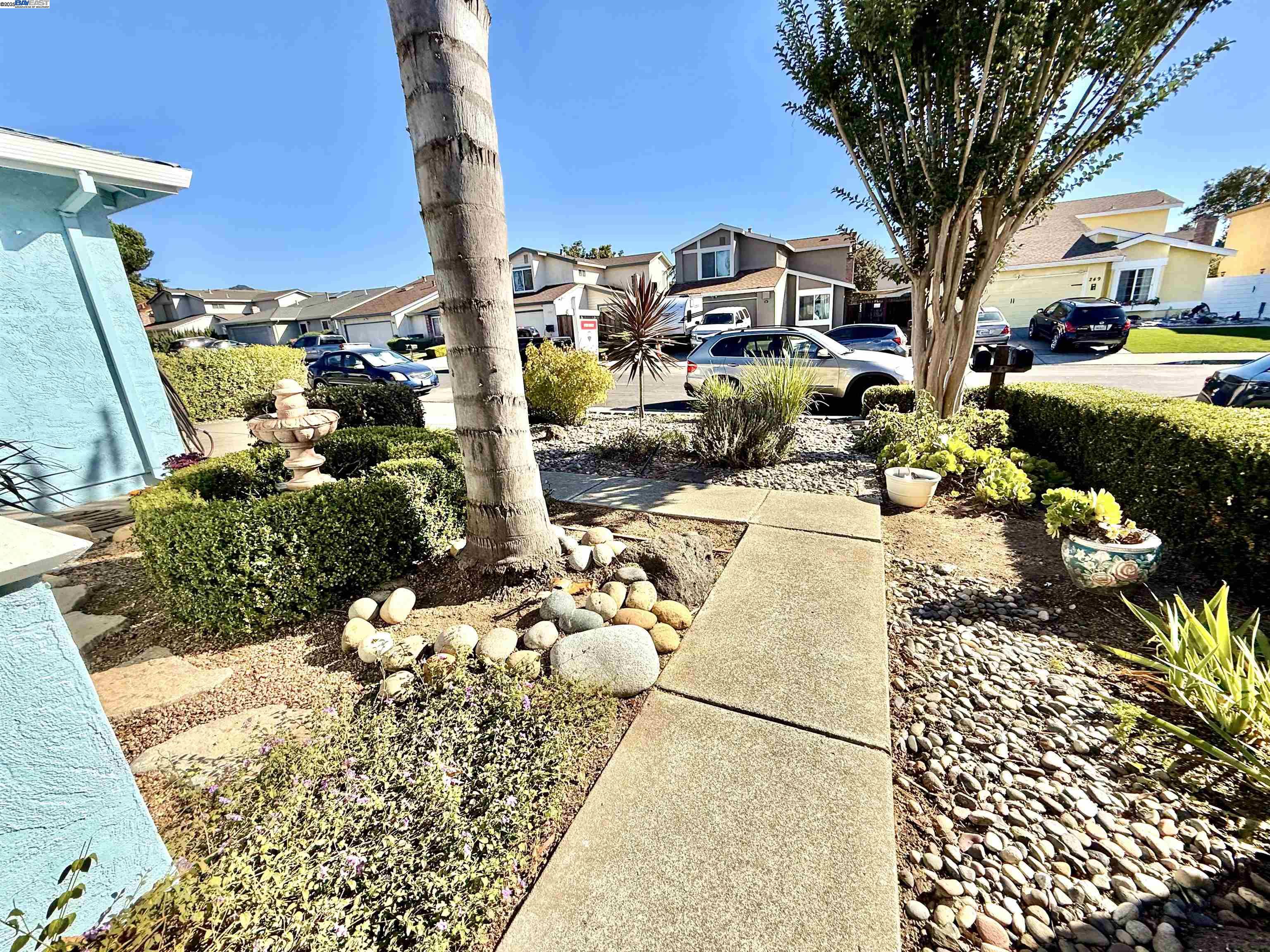 250 Jacaranda Dr