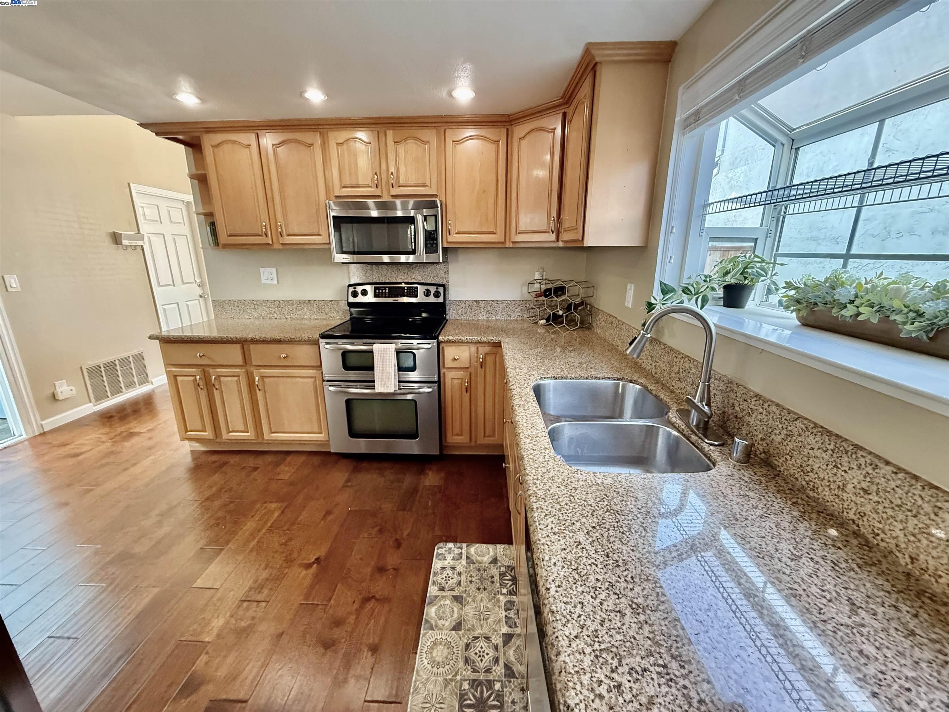250 Jacaranda Dr