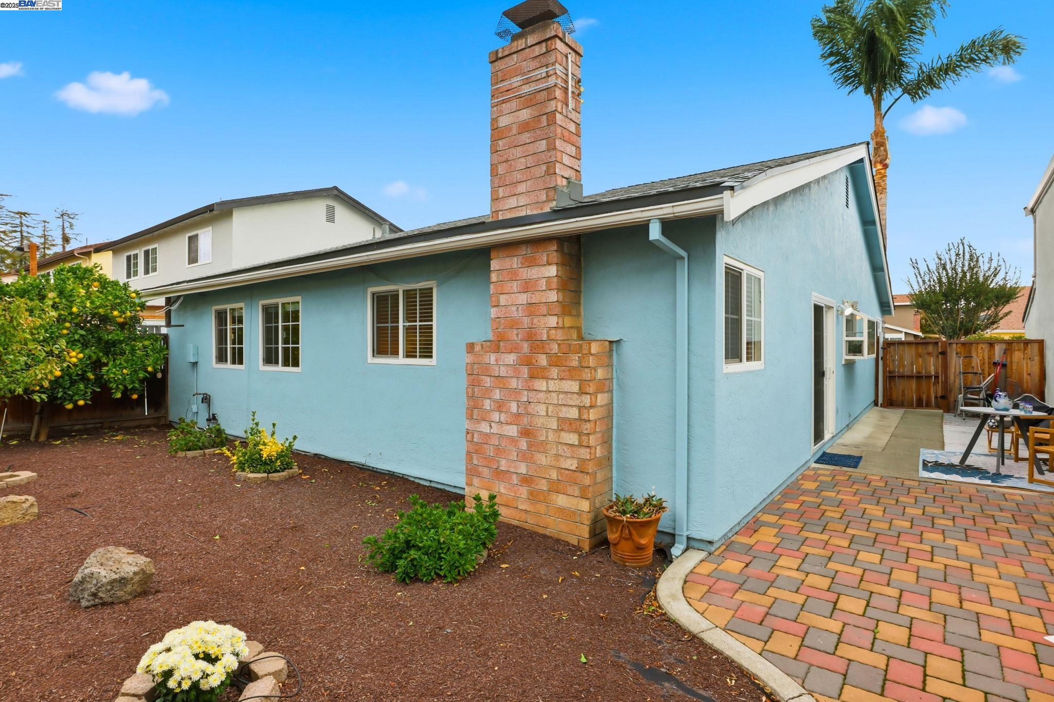 250 Jacaranda Dr