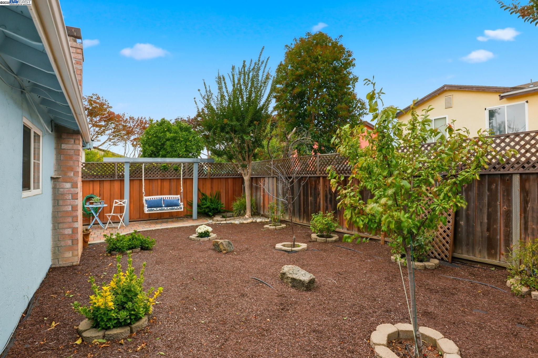250 Jacaranda Dr