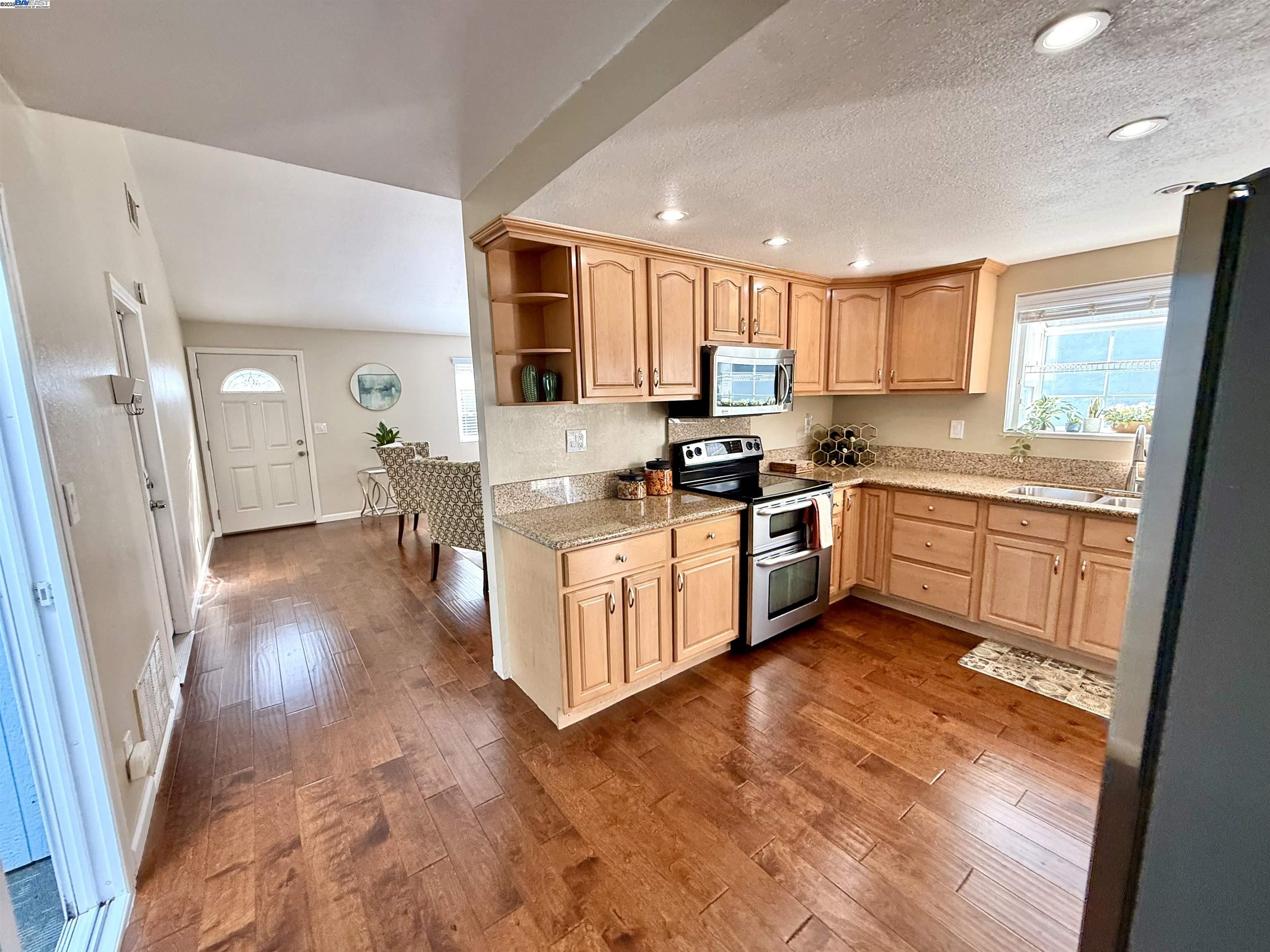 250 Jacaranda Dr