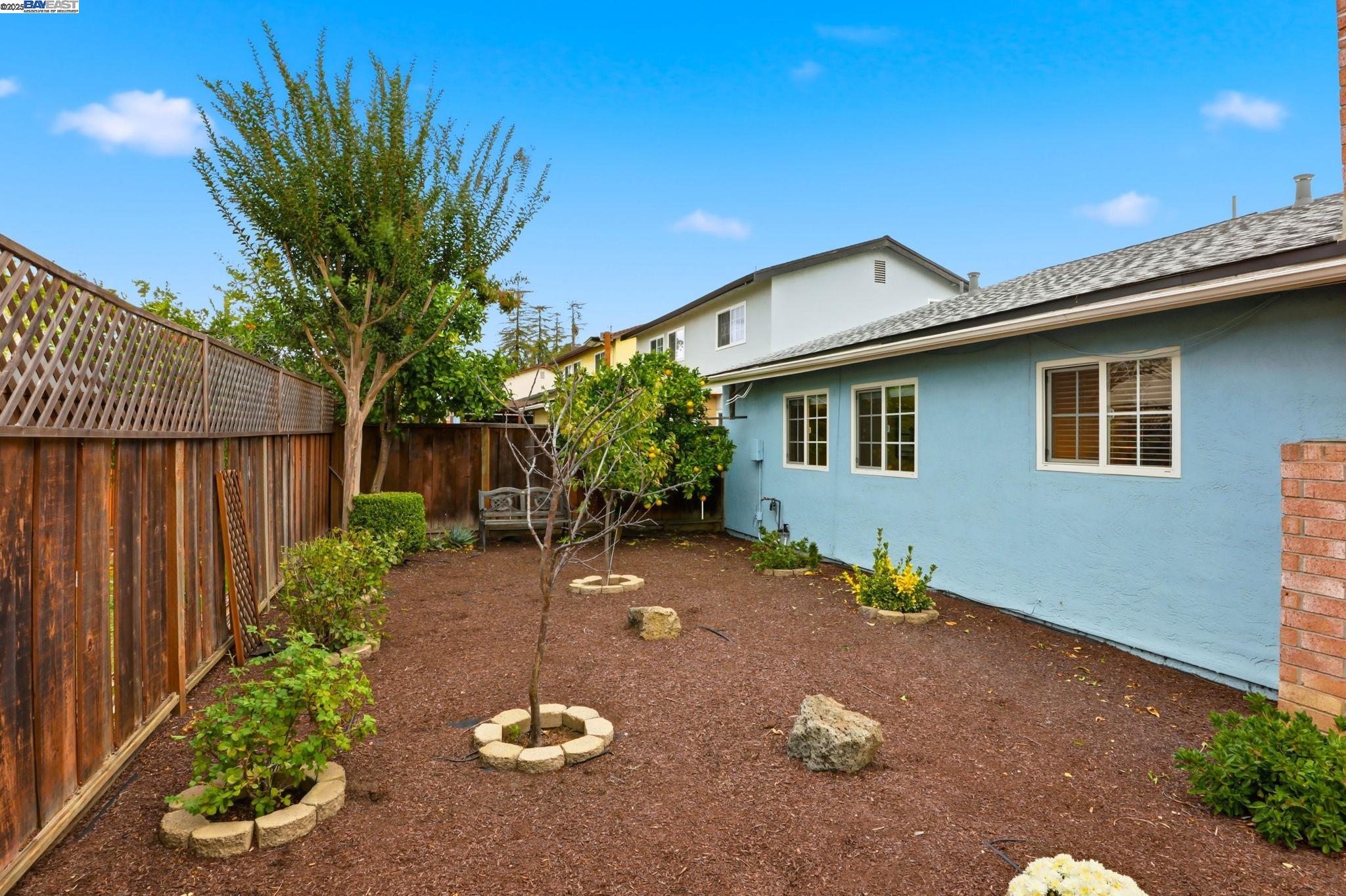 250 Jacaranda Dr
