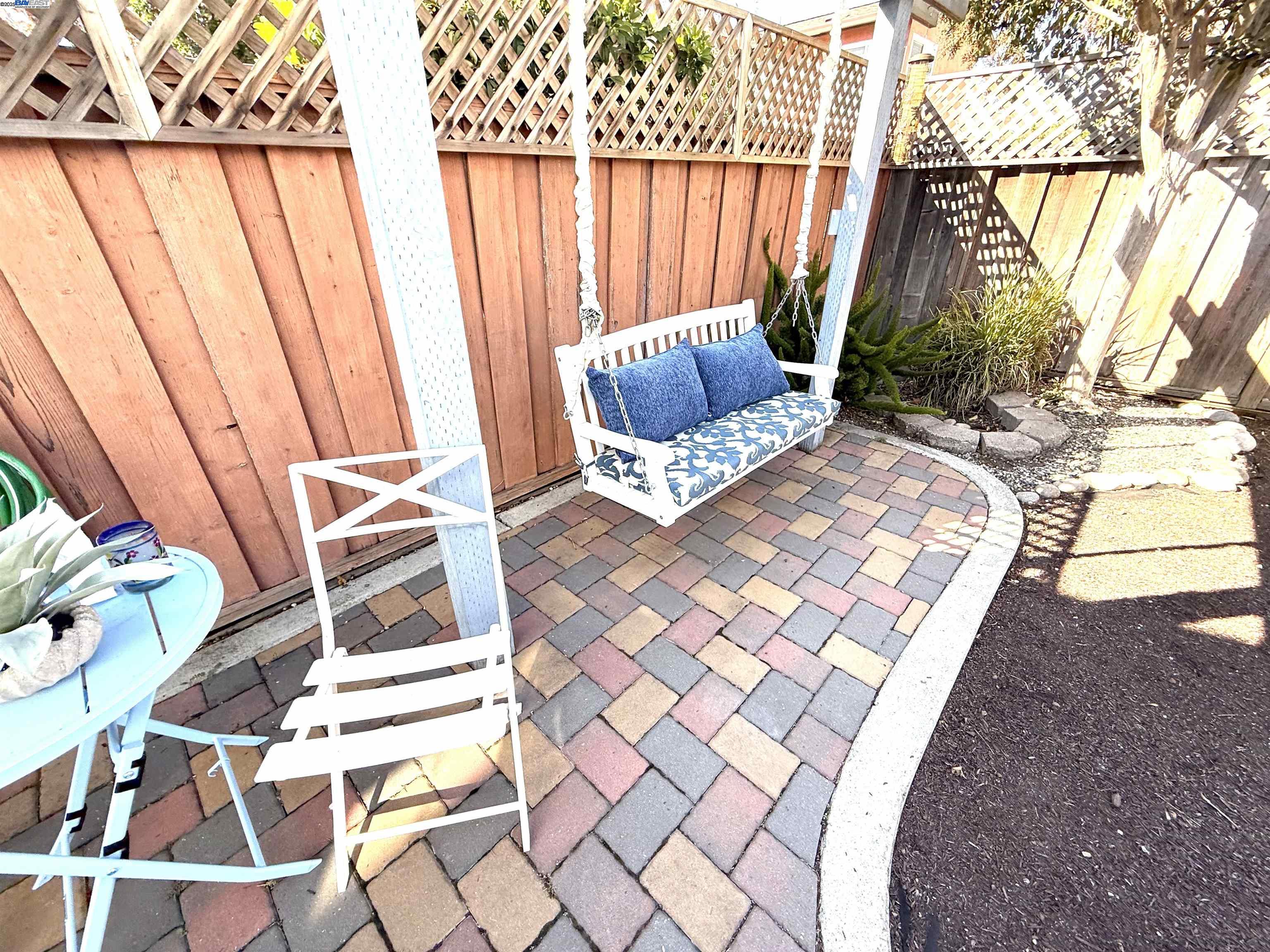 250 Jacaranda Dr