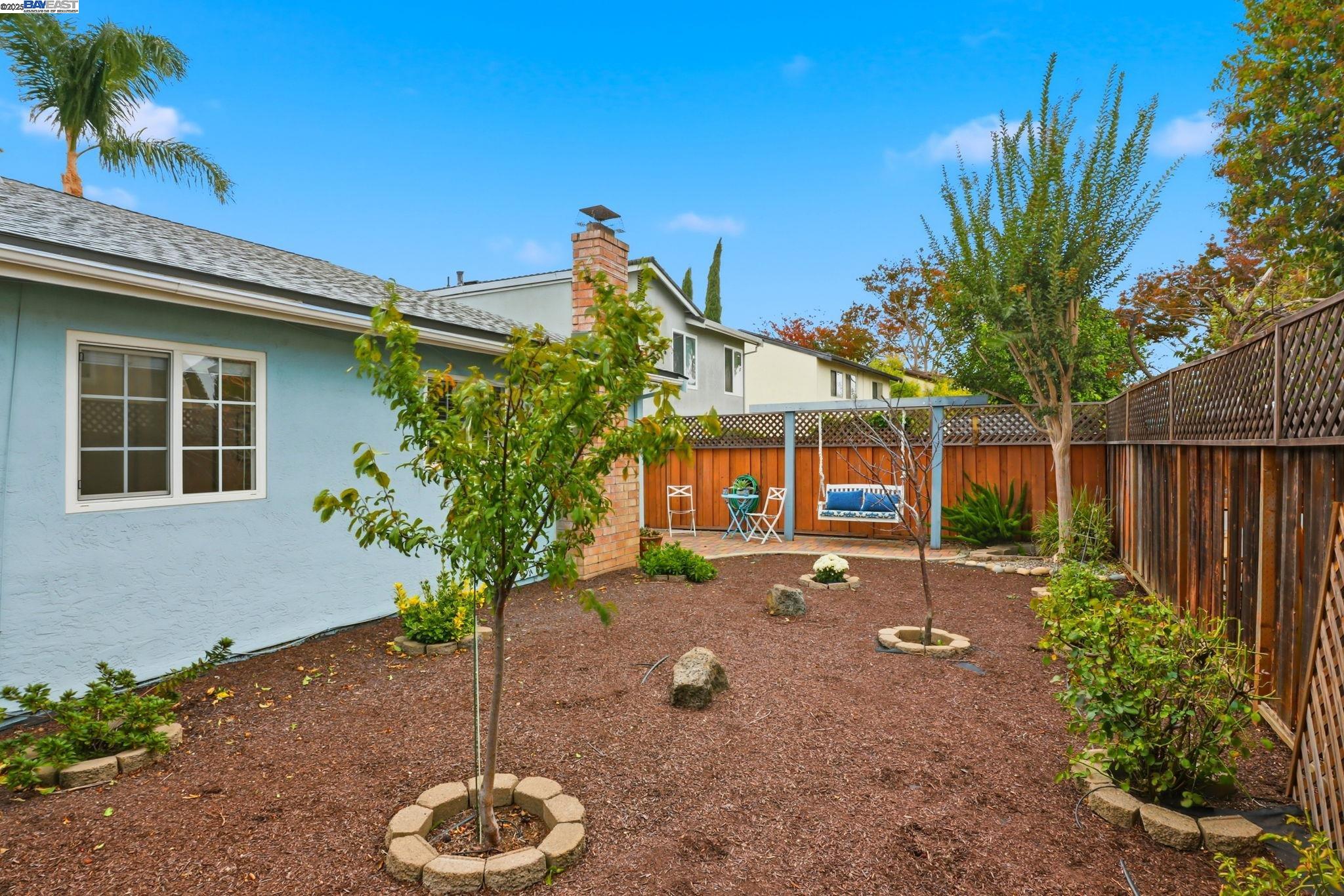 250 Jacaranda Dr