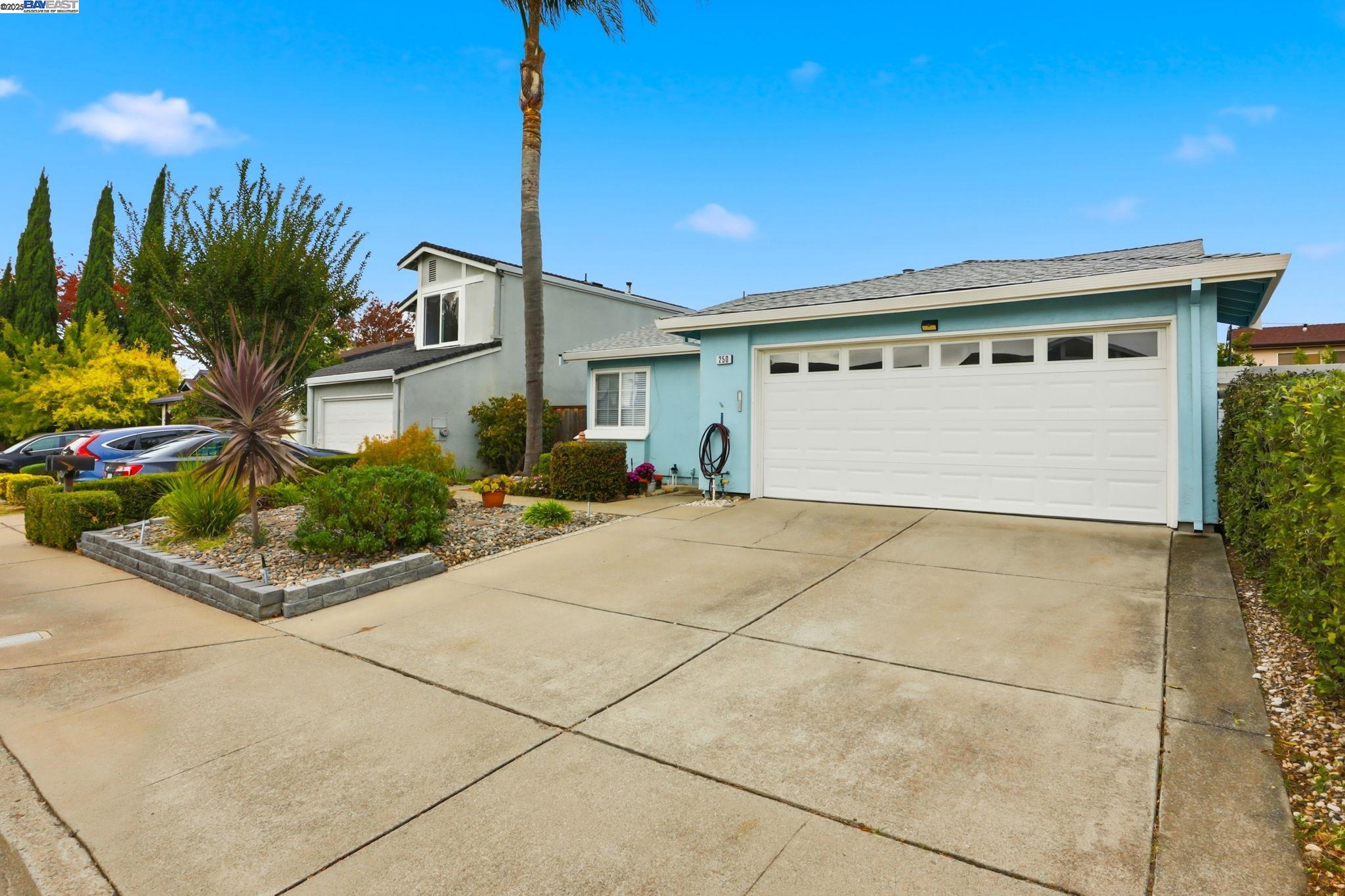 250 Jacaranda Dr