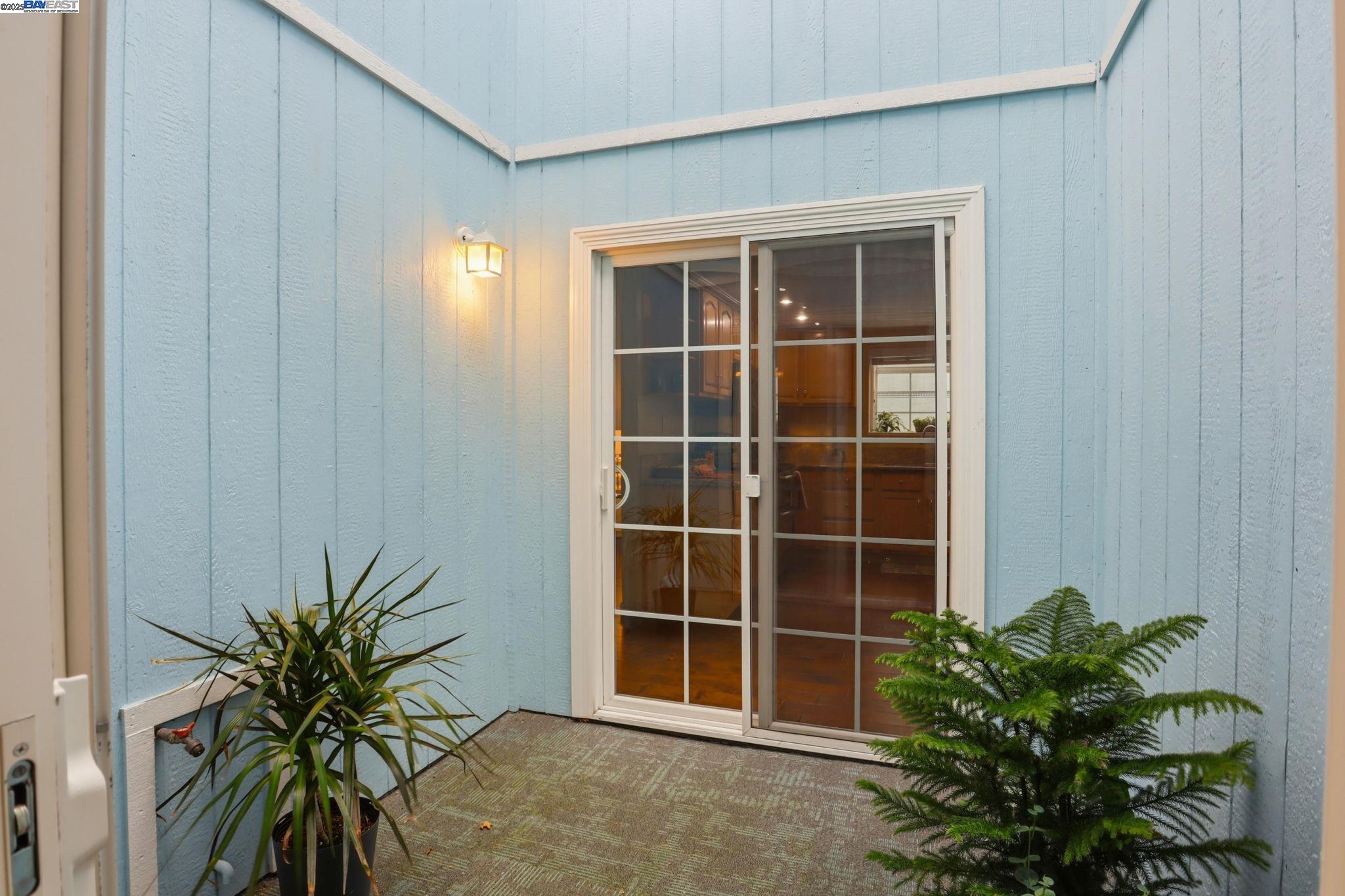250 Jacaranda Dr