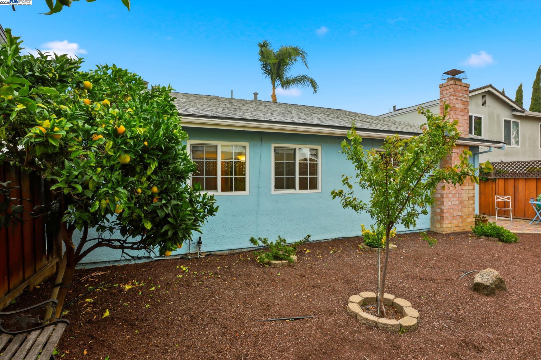 250 Jacaranda Dr