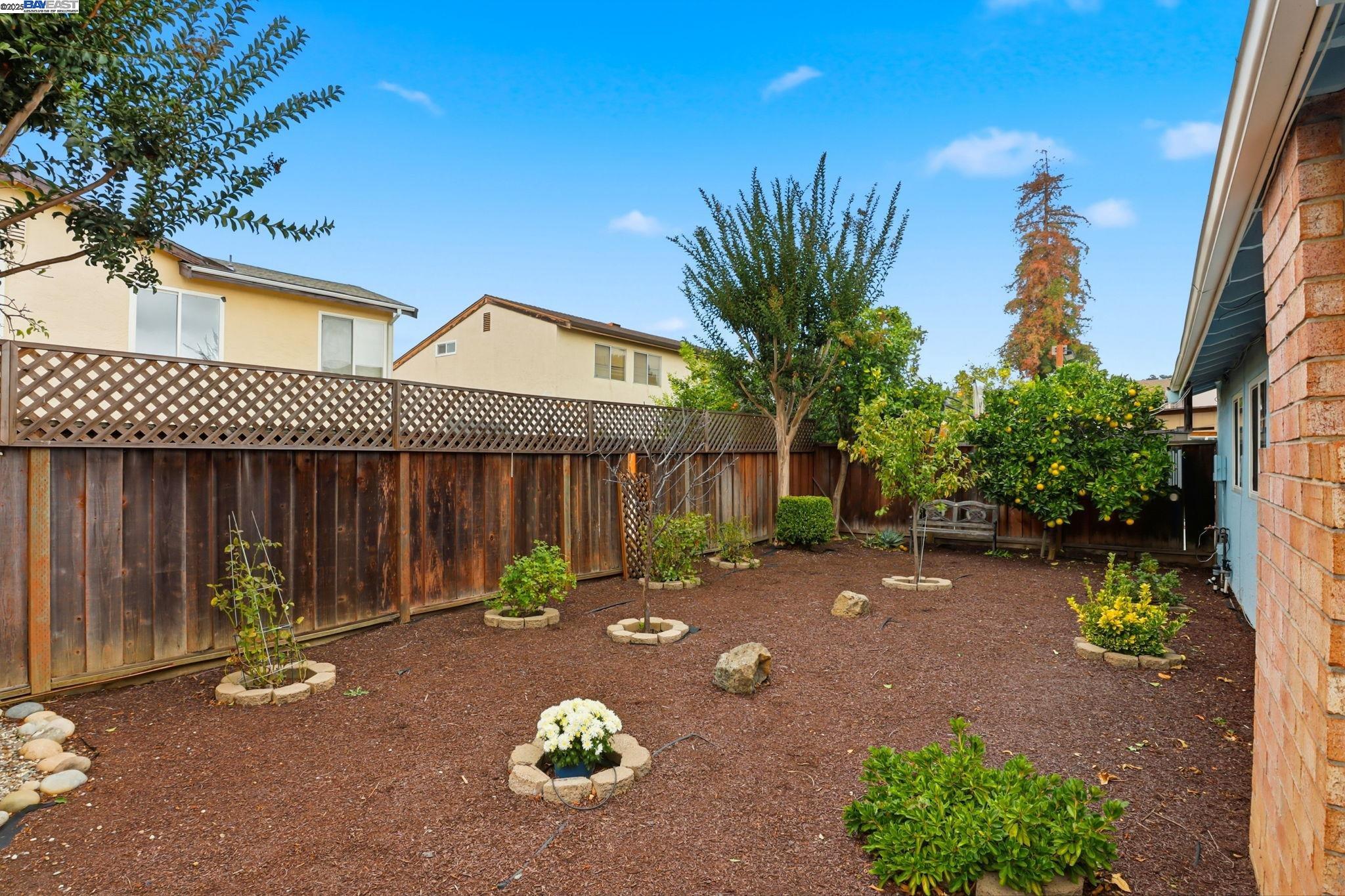 250 Jacaranda Dr