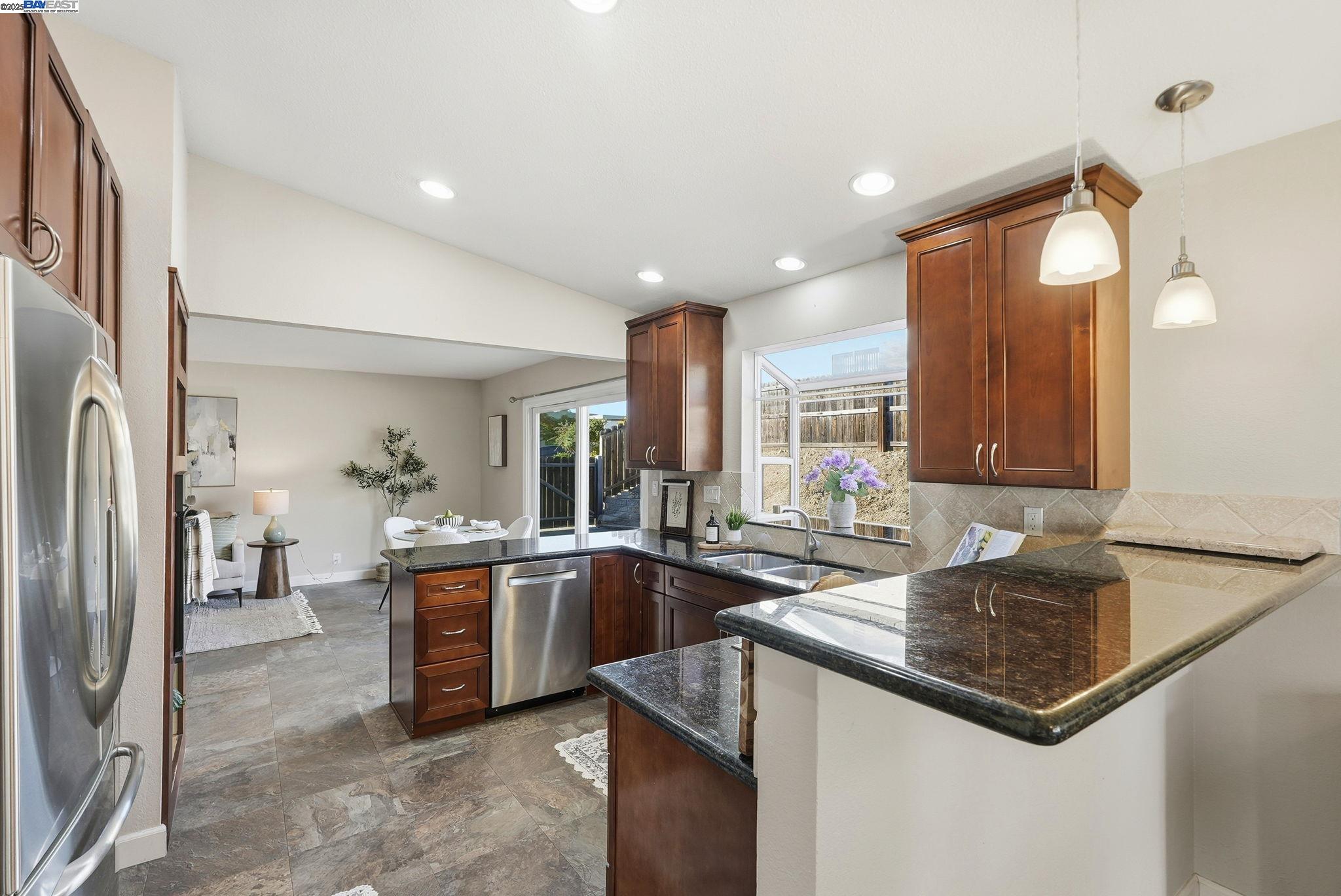 18660 E Cavendish Dr