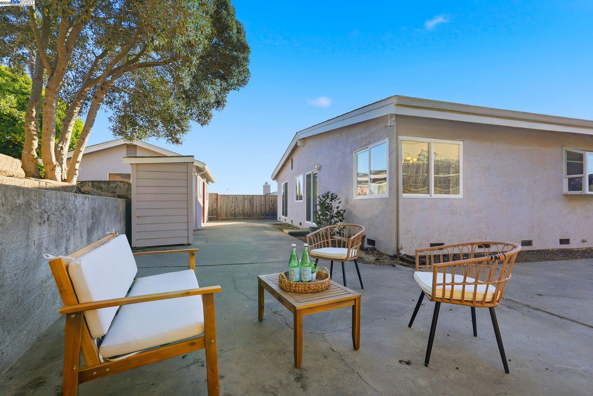 18660 E Cavendish Dr