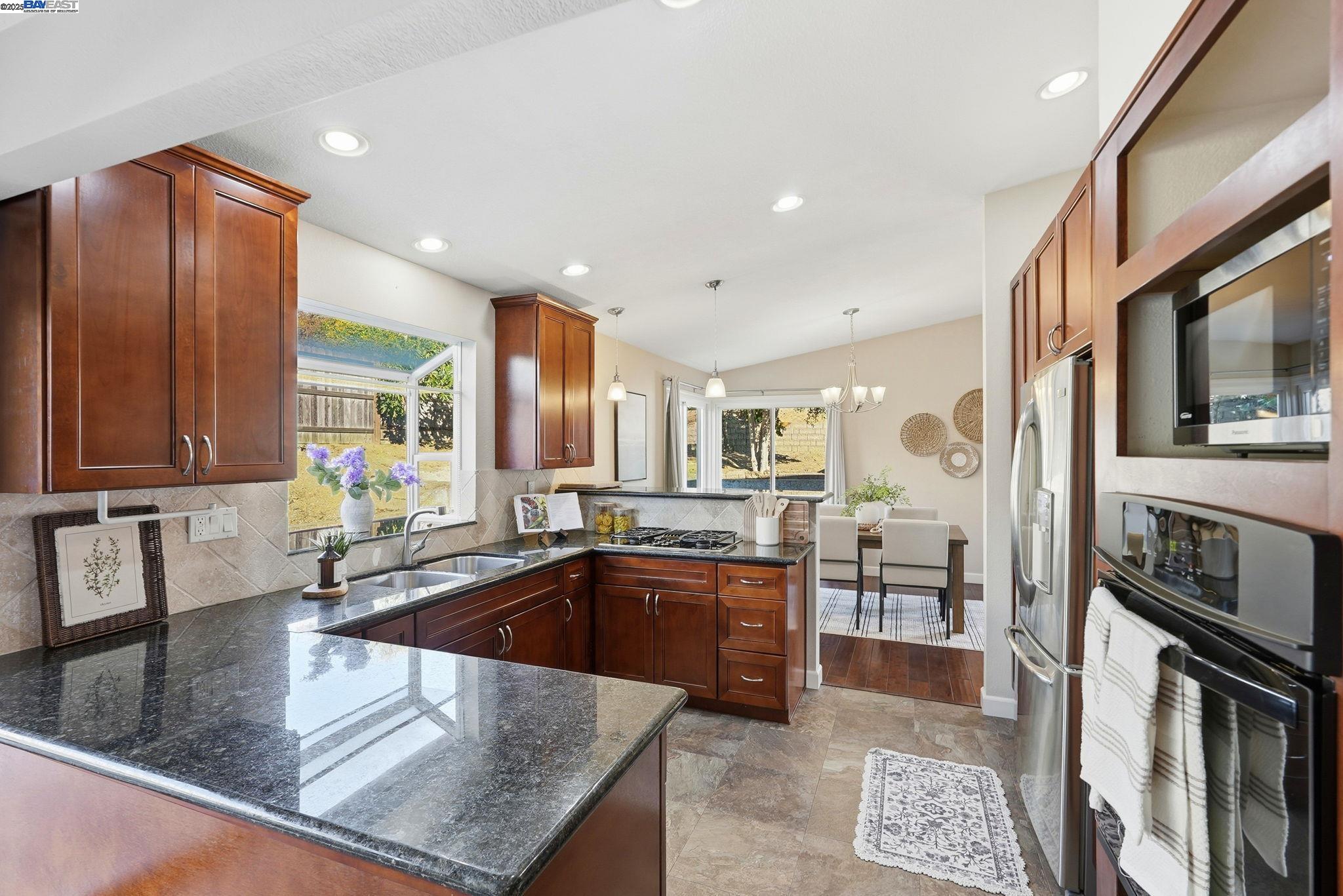 18660 E Cavendish Dr