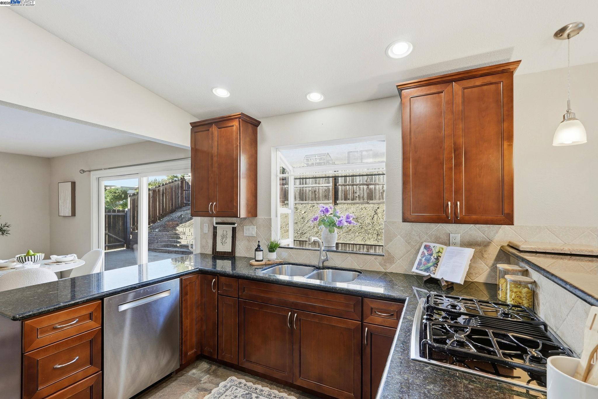 18660 E Cavendish Dr