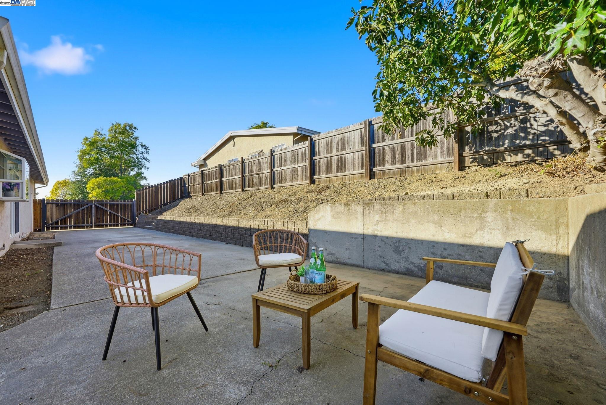 18660 E Cavendish Dr