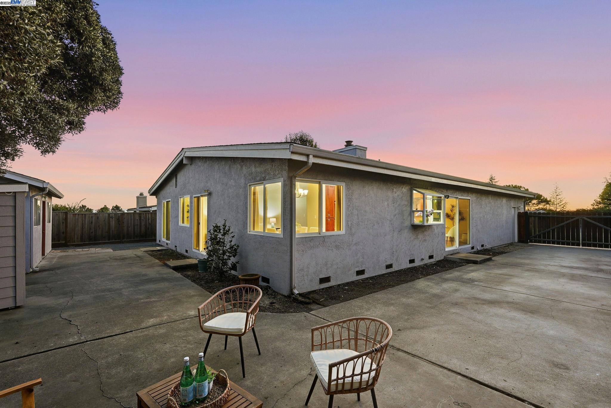 18660 E Cavendish Dr