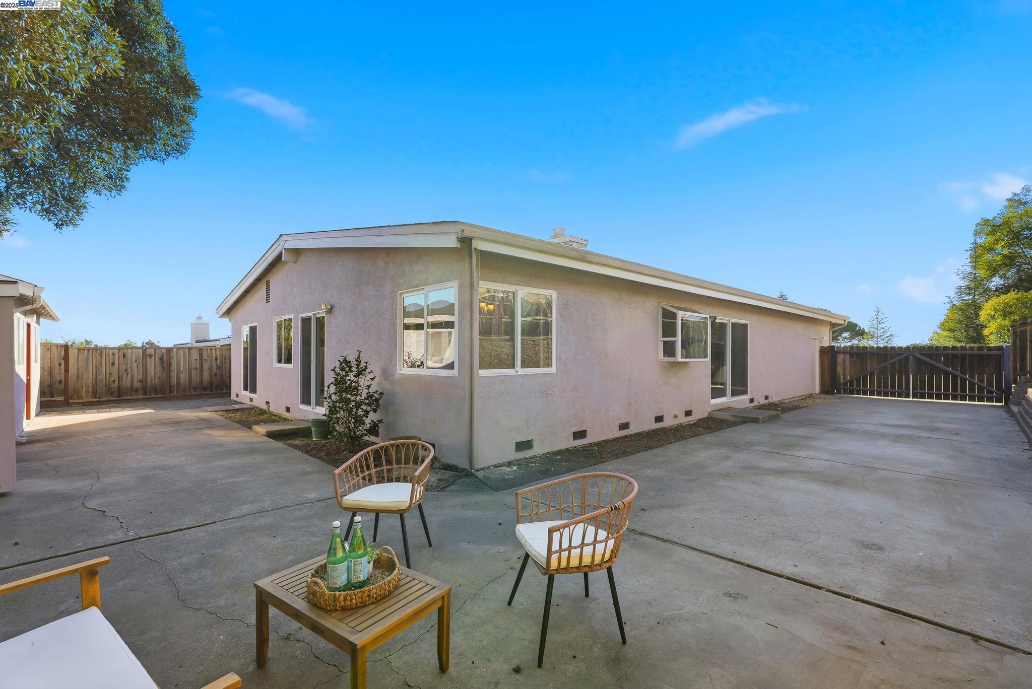 18660 E Cavendish Dr