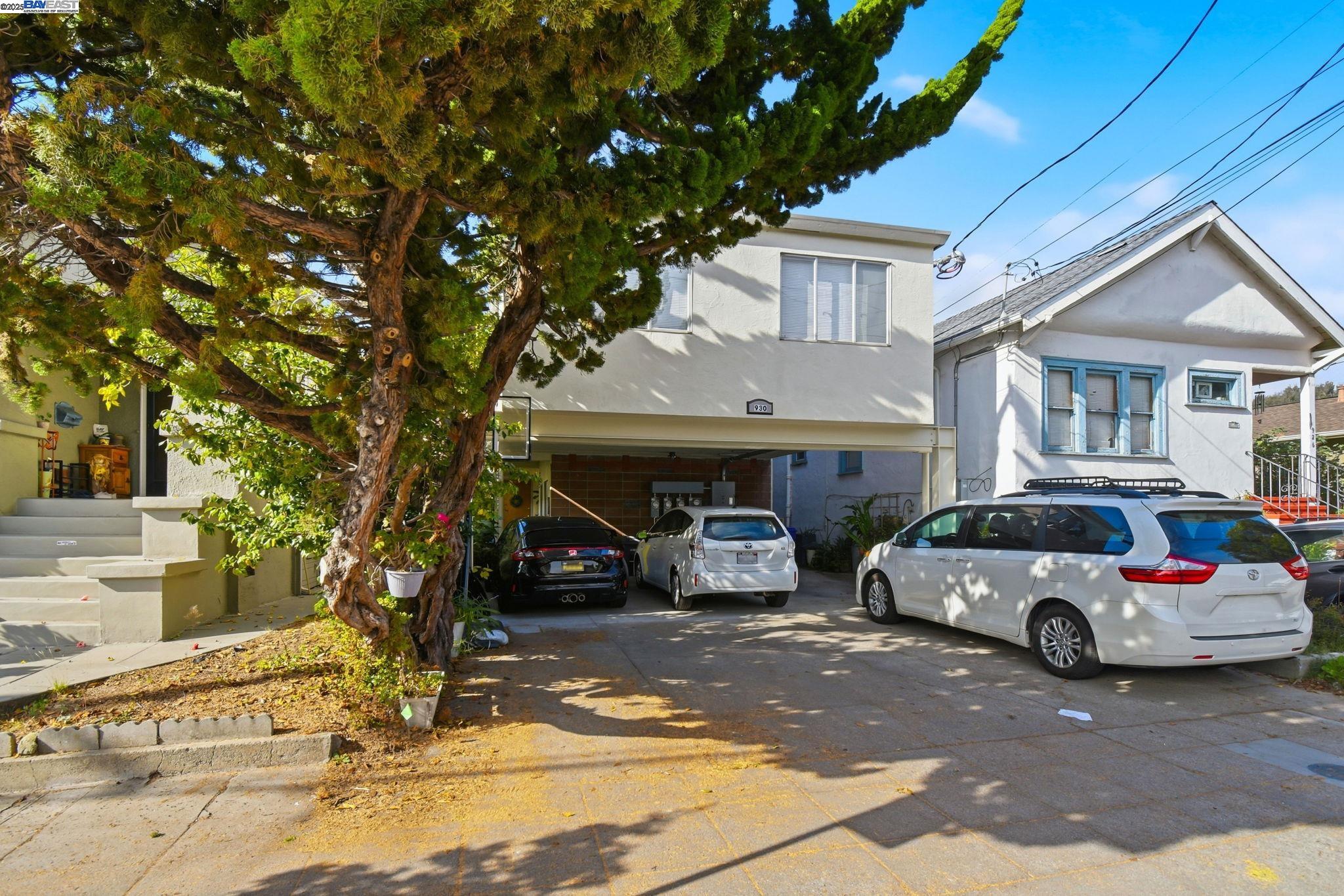 930 Kains Ave