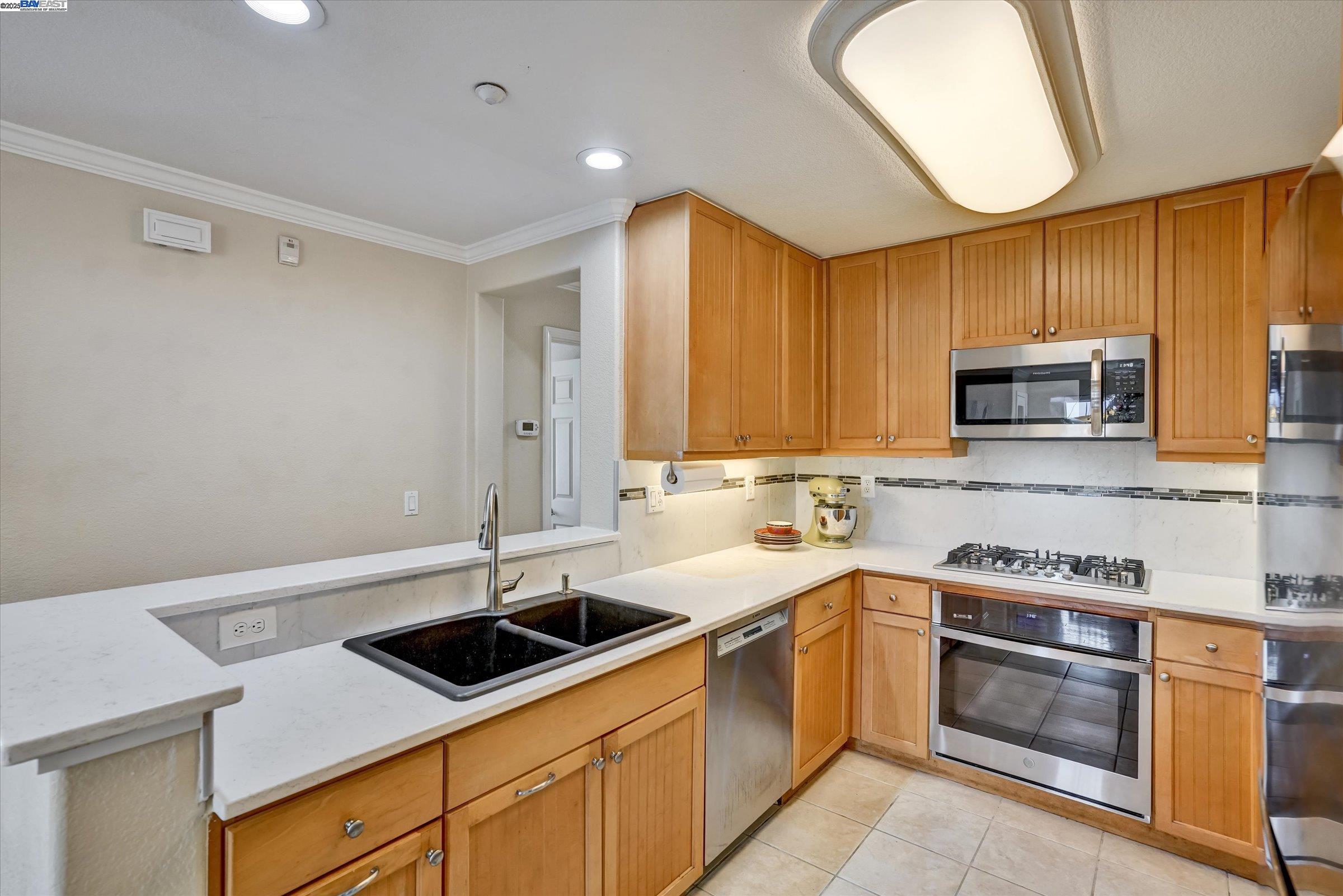 46 Meritage Cmn # 202