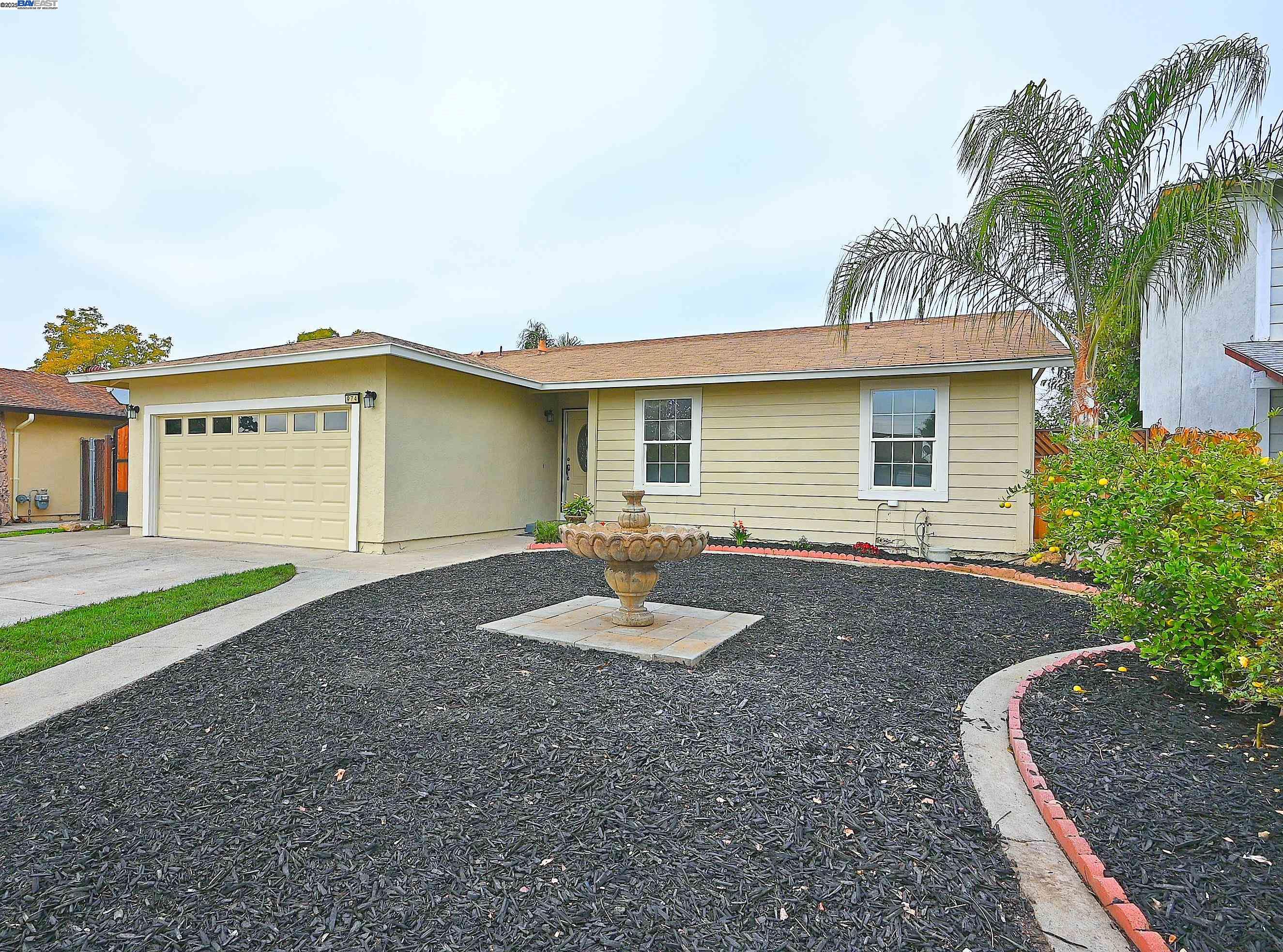 974 Walnut Dr