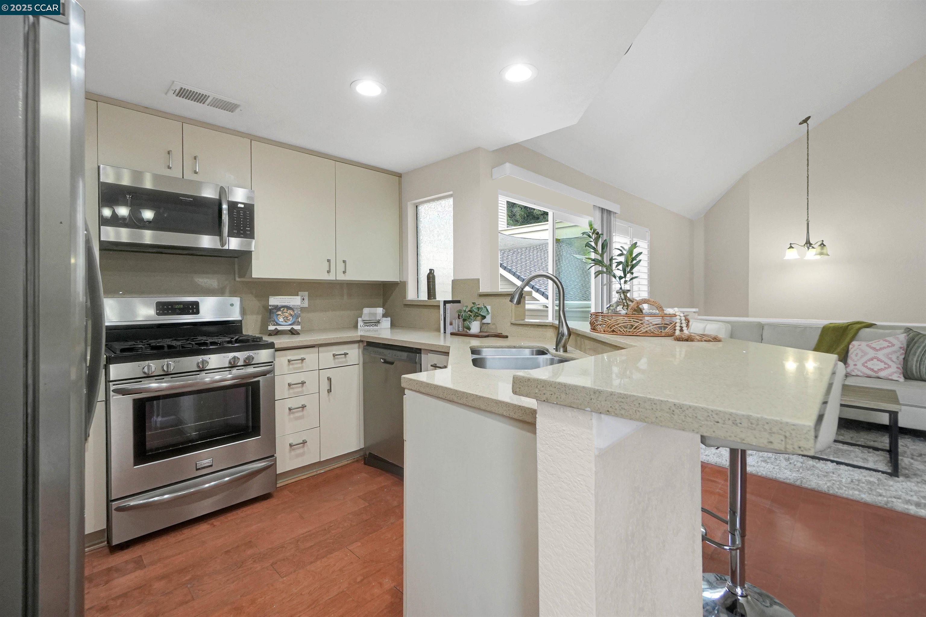 408 Lighthouse Ct