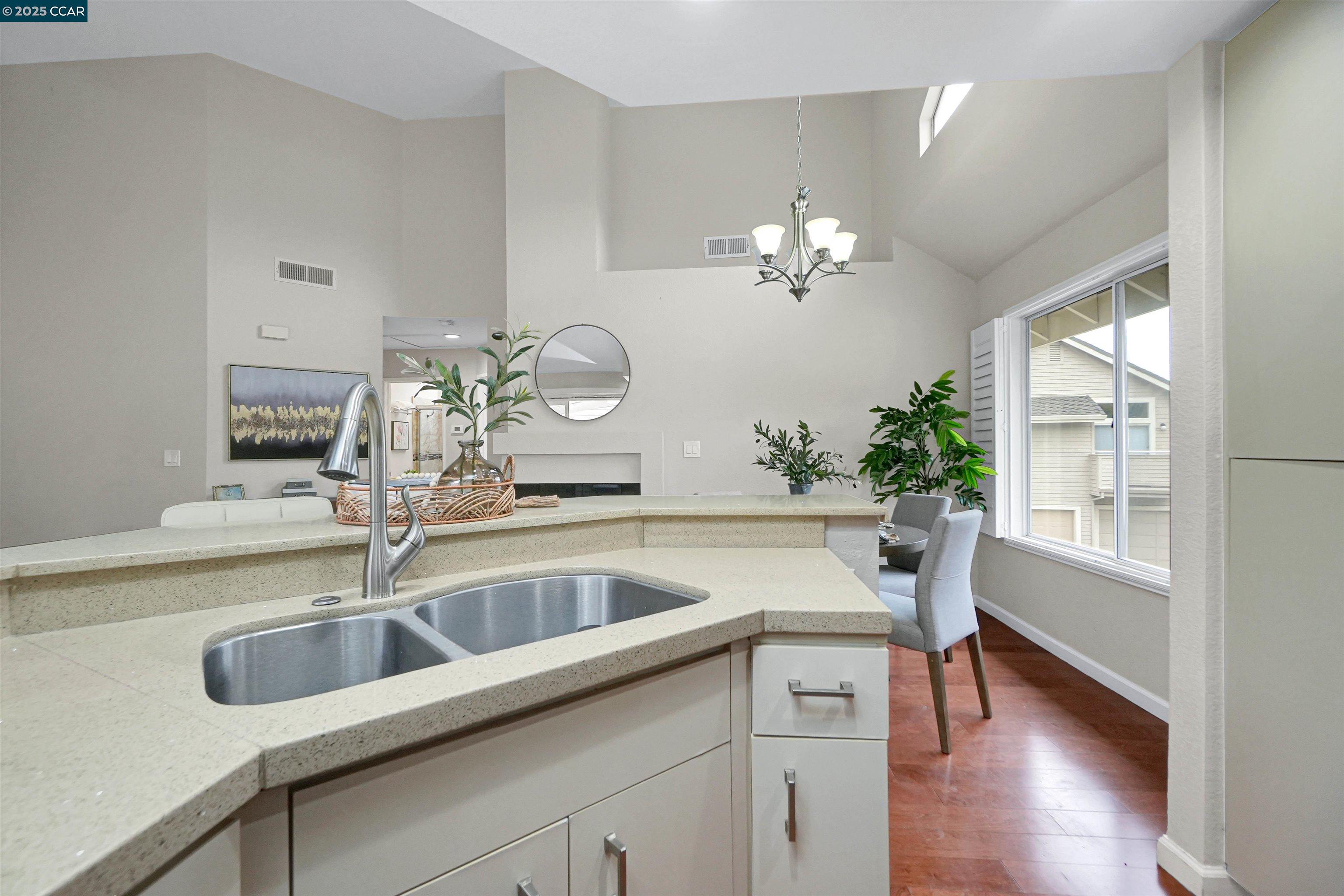 408 Lighthouse Ct