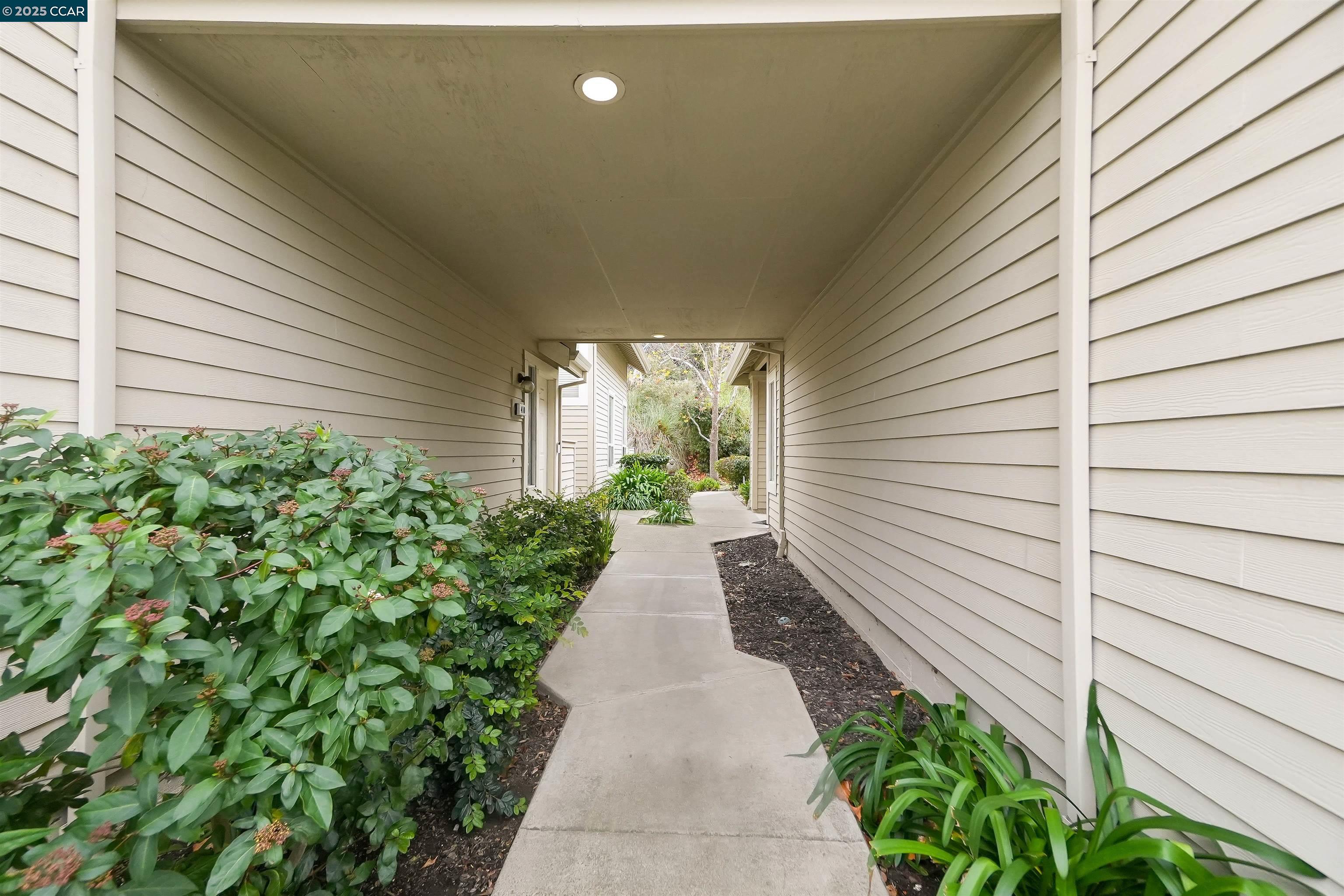 408 Lighthouse Ct