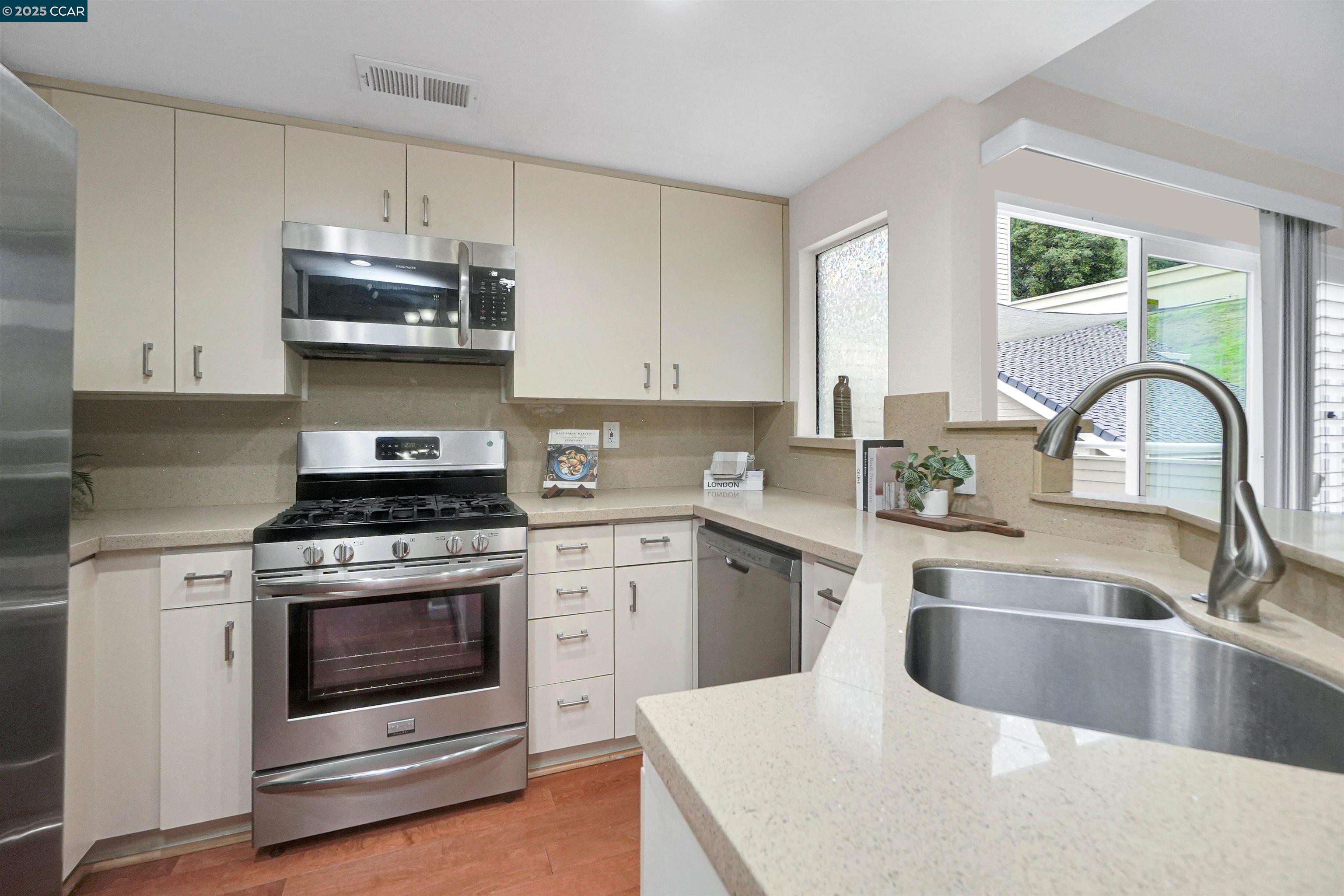 408 Lighthouse Ct