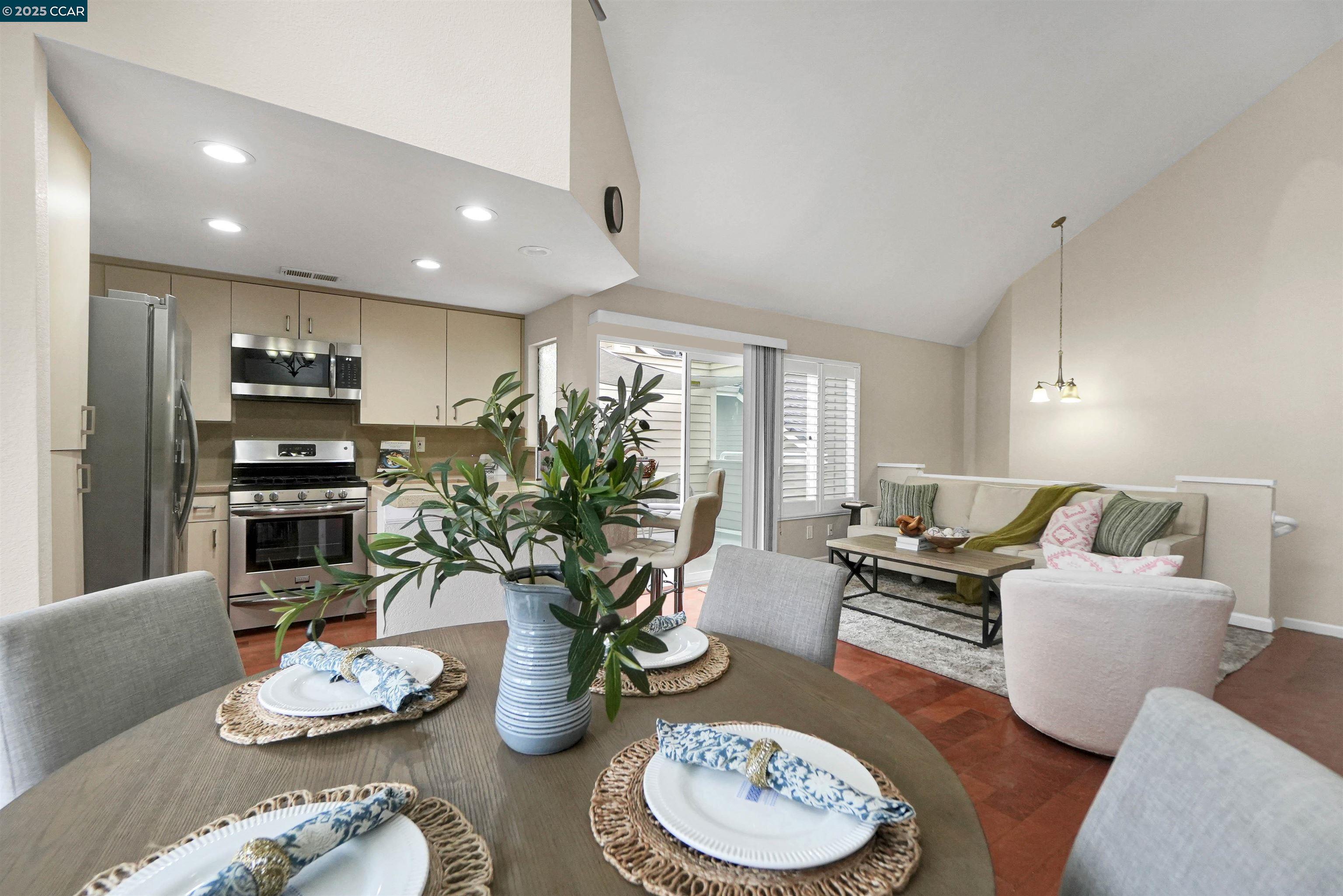 408 Lighthouse Ct
