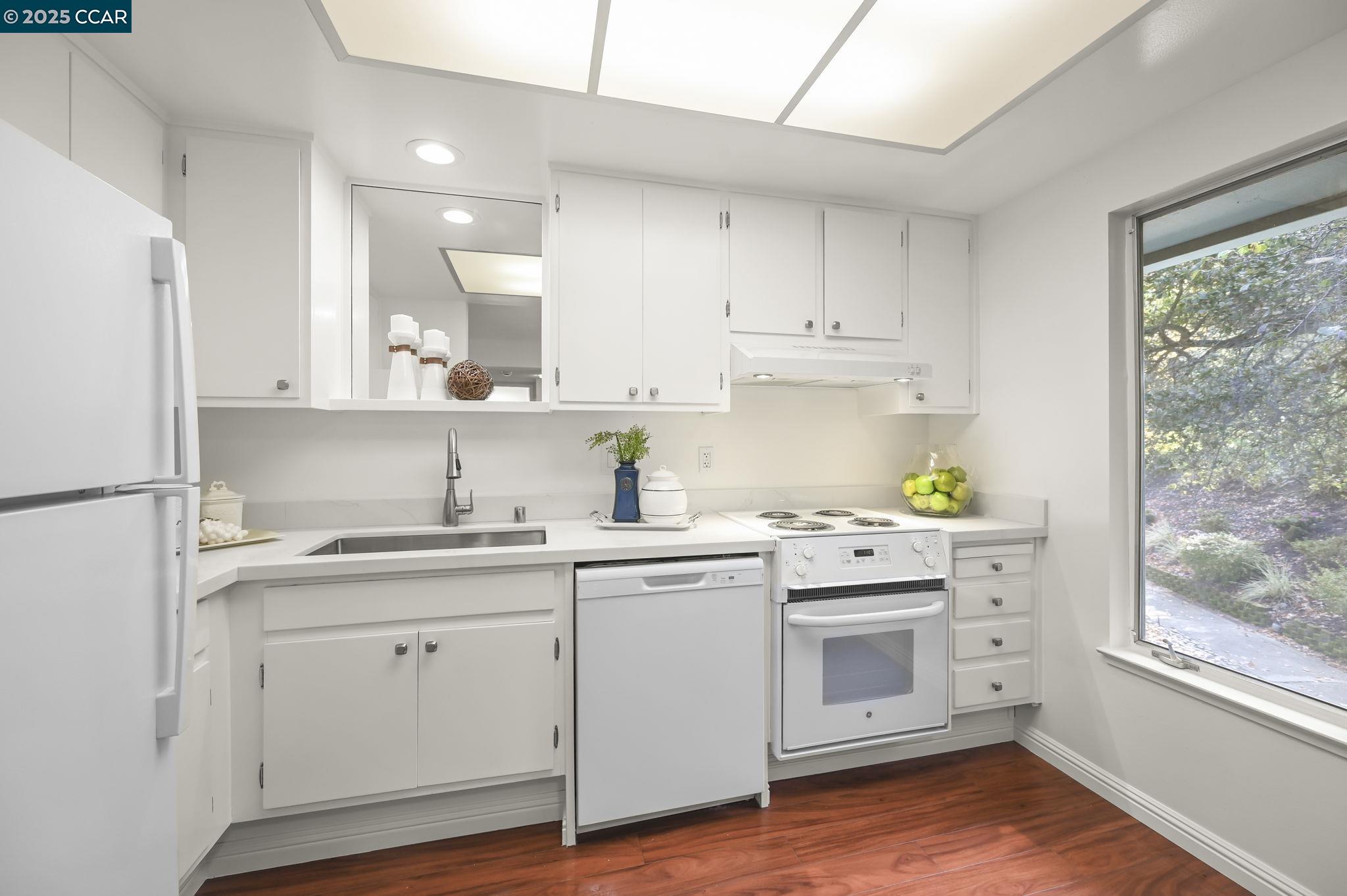 3465 Tice Creek Dr # 4 Unit: #4