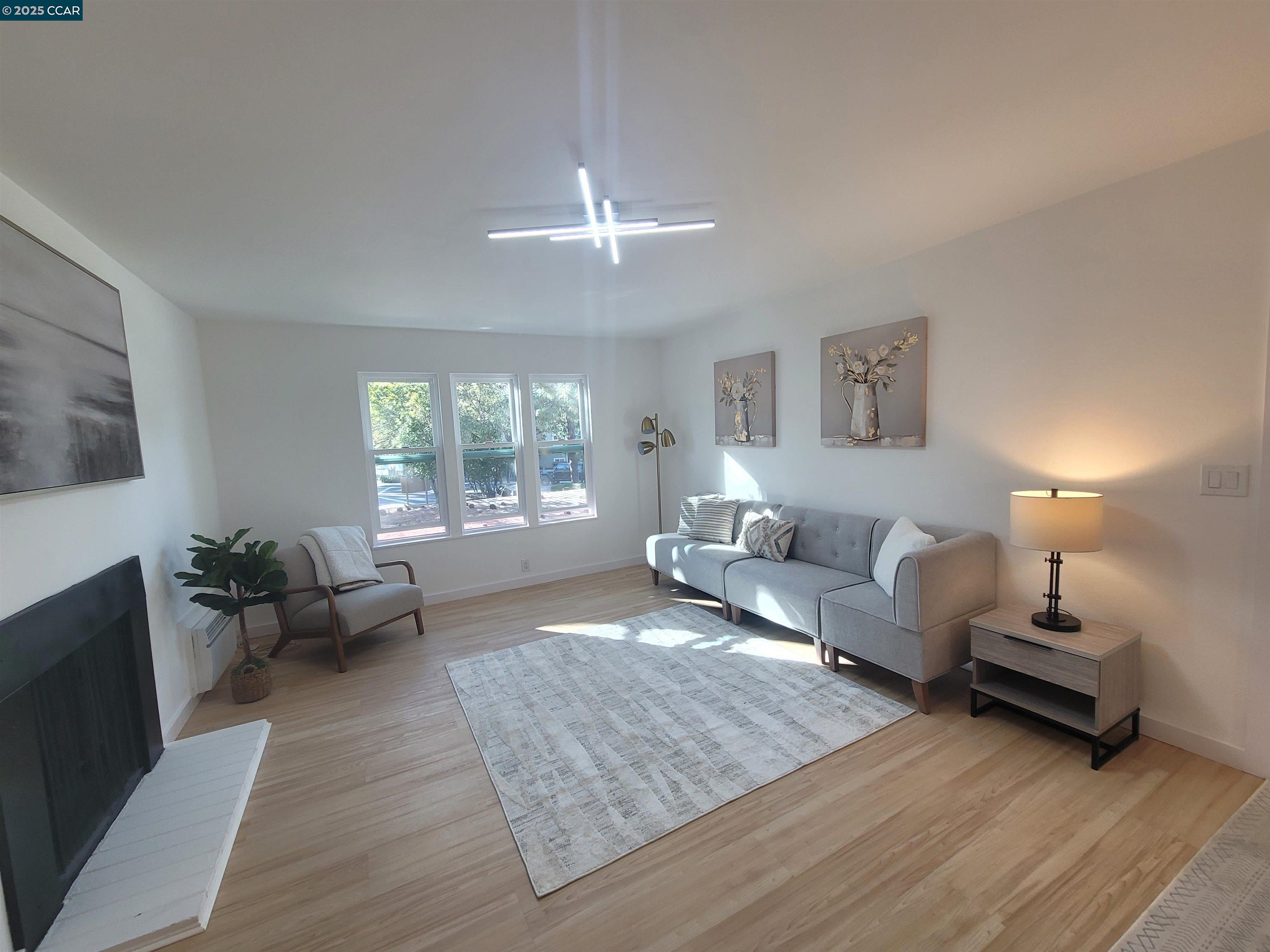 375 Camelback Rd # 23