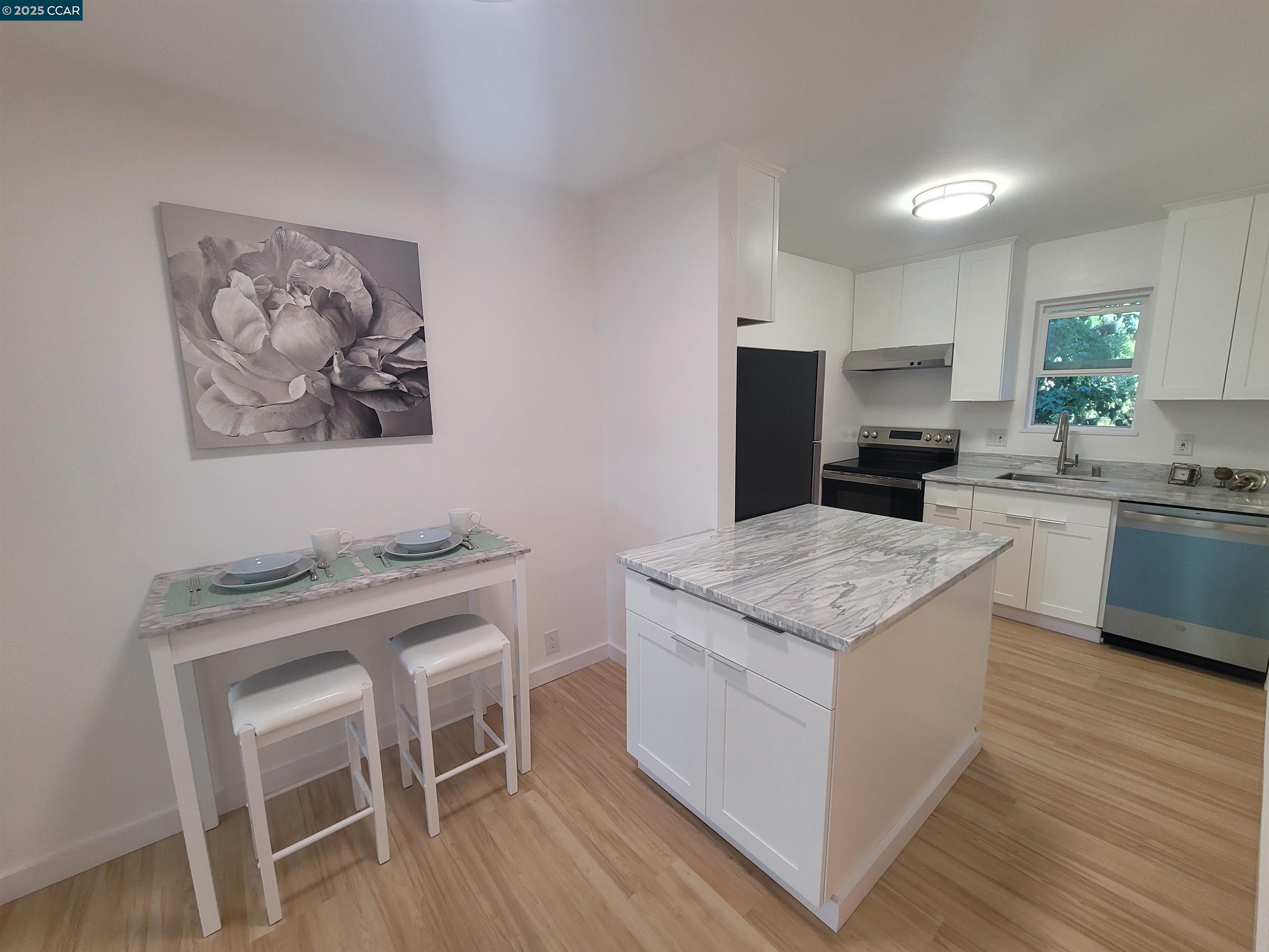 375 Camelback Rd # 23