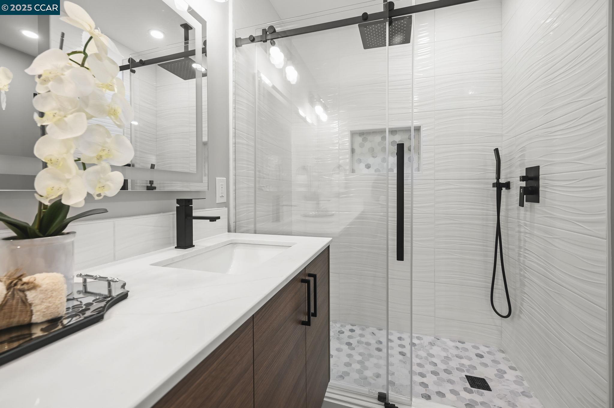 1131 Oakmont Drive # 6