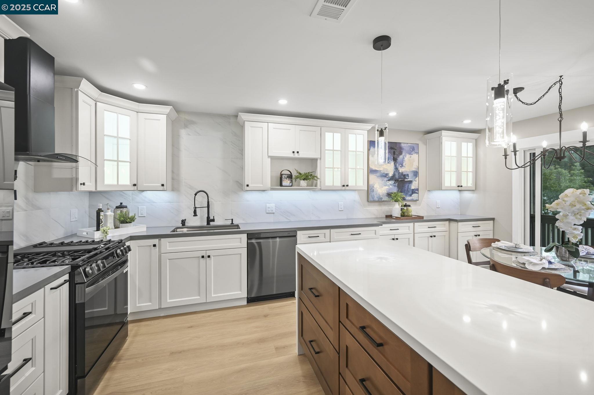 1131 Oakmont Drive # 6