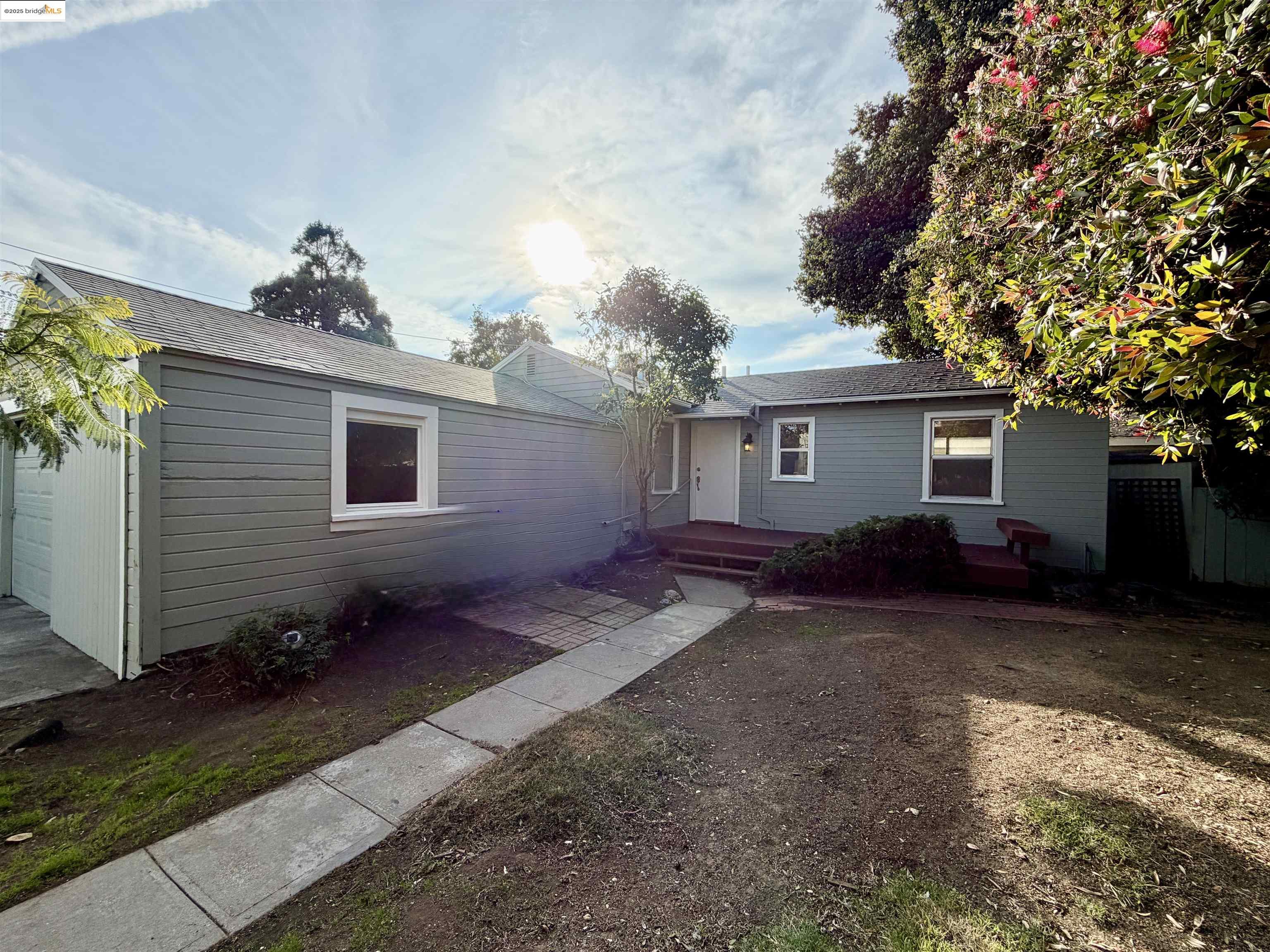 869 Lassen st