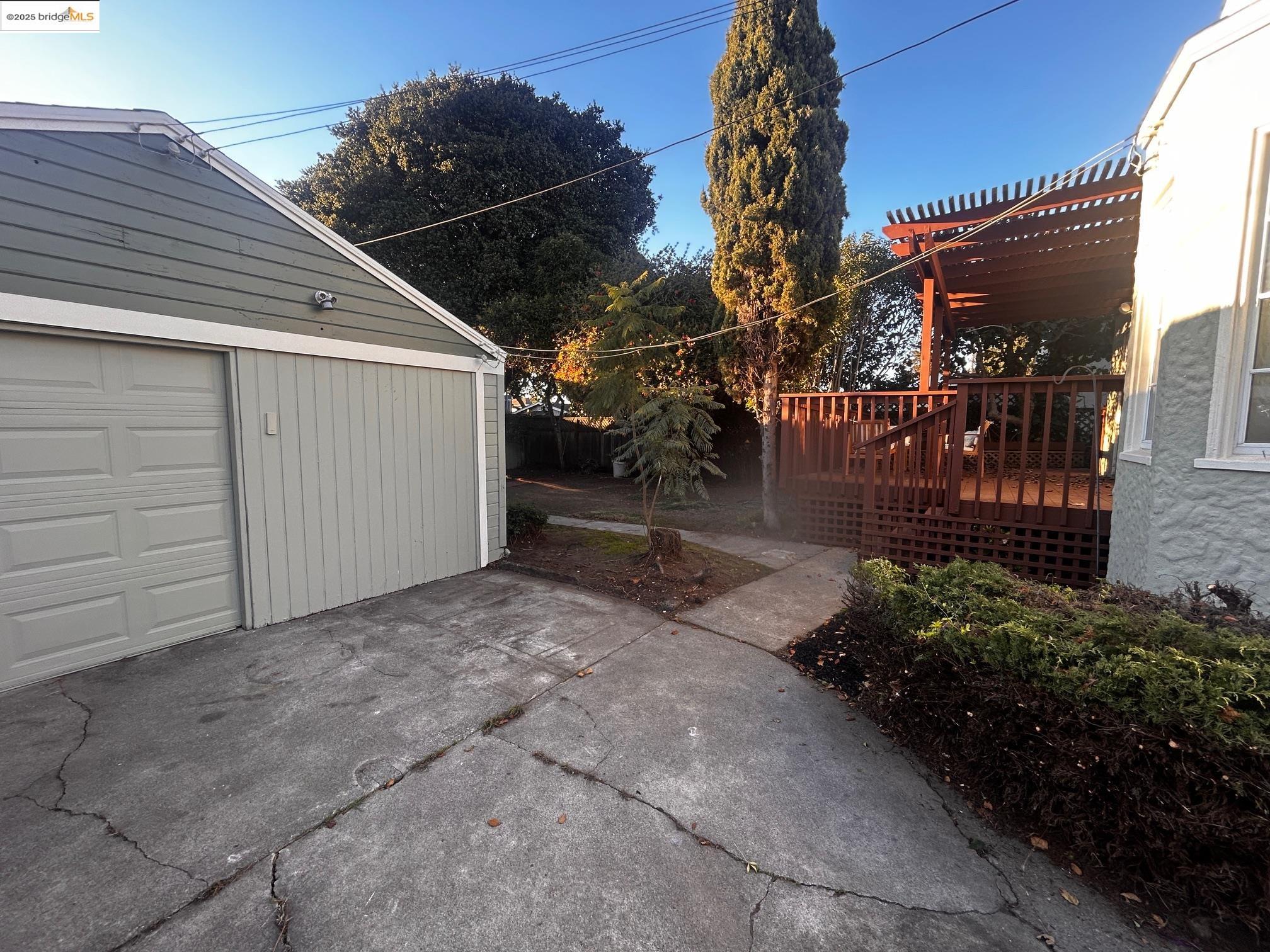 869 Lassen st