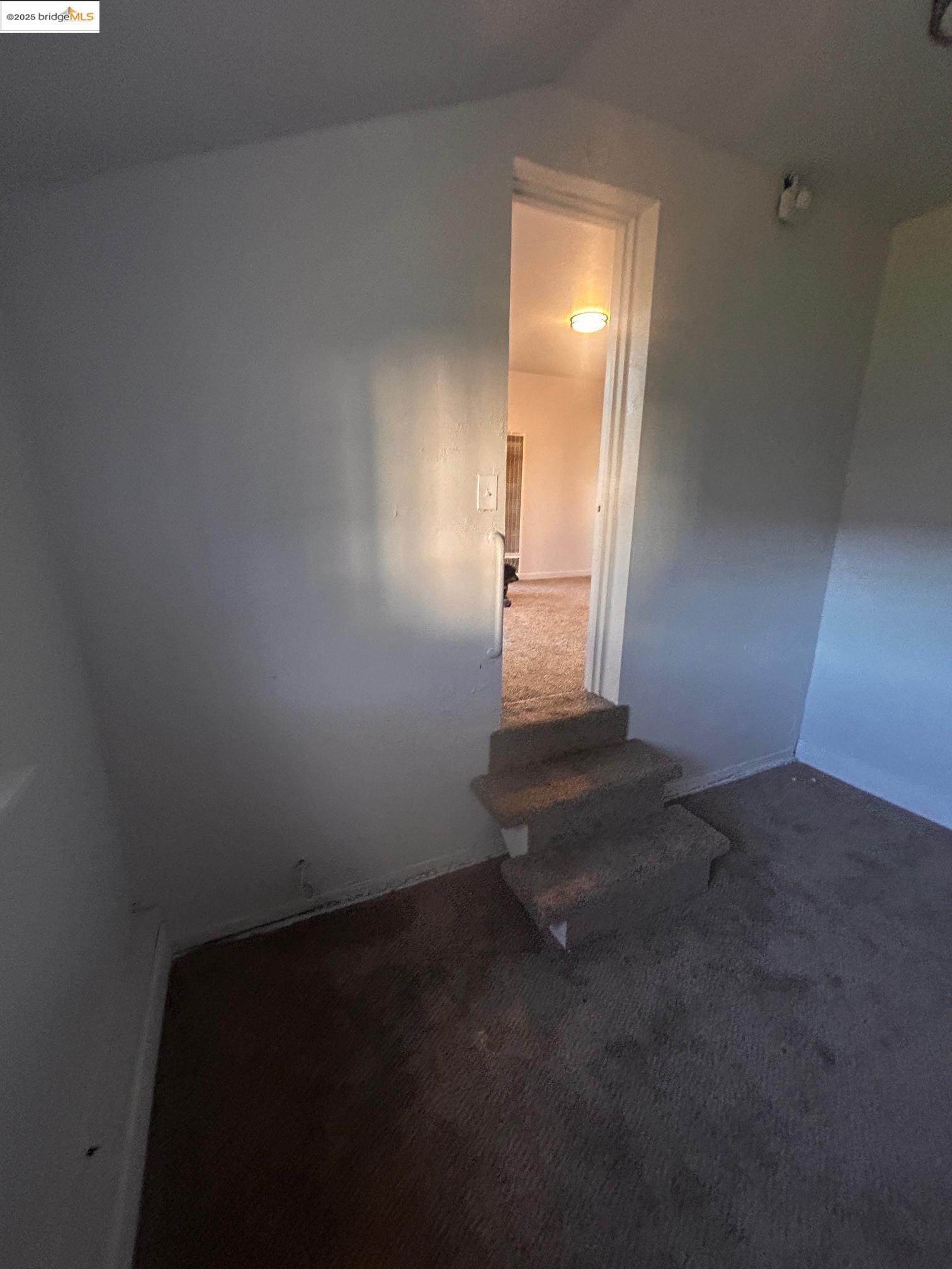 869 Lassen st