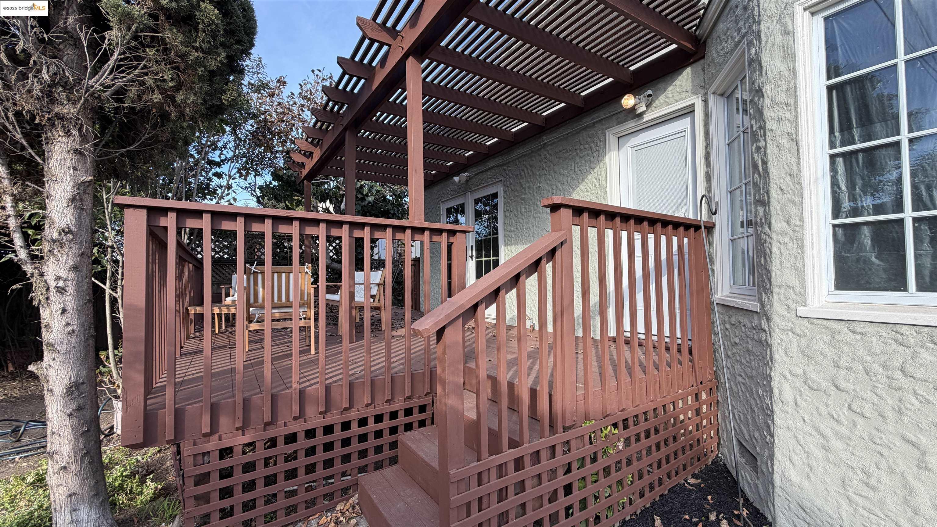 869 Lassen st