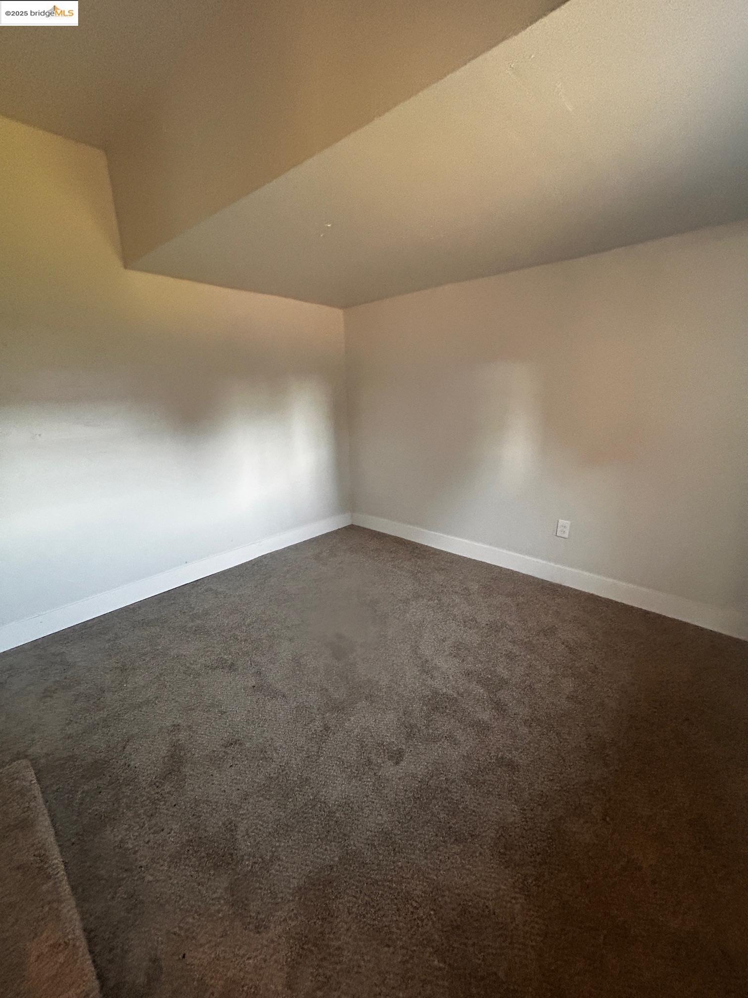 869 Lassen st