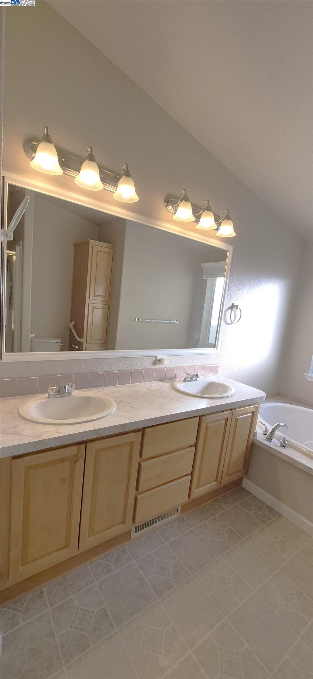 3263 Vineyard Ave # 174