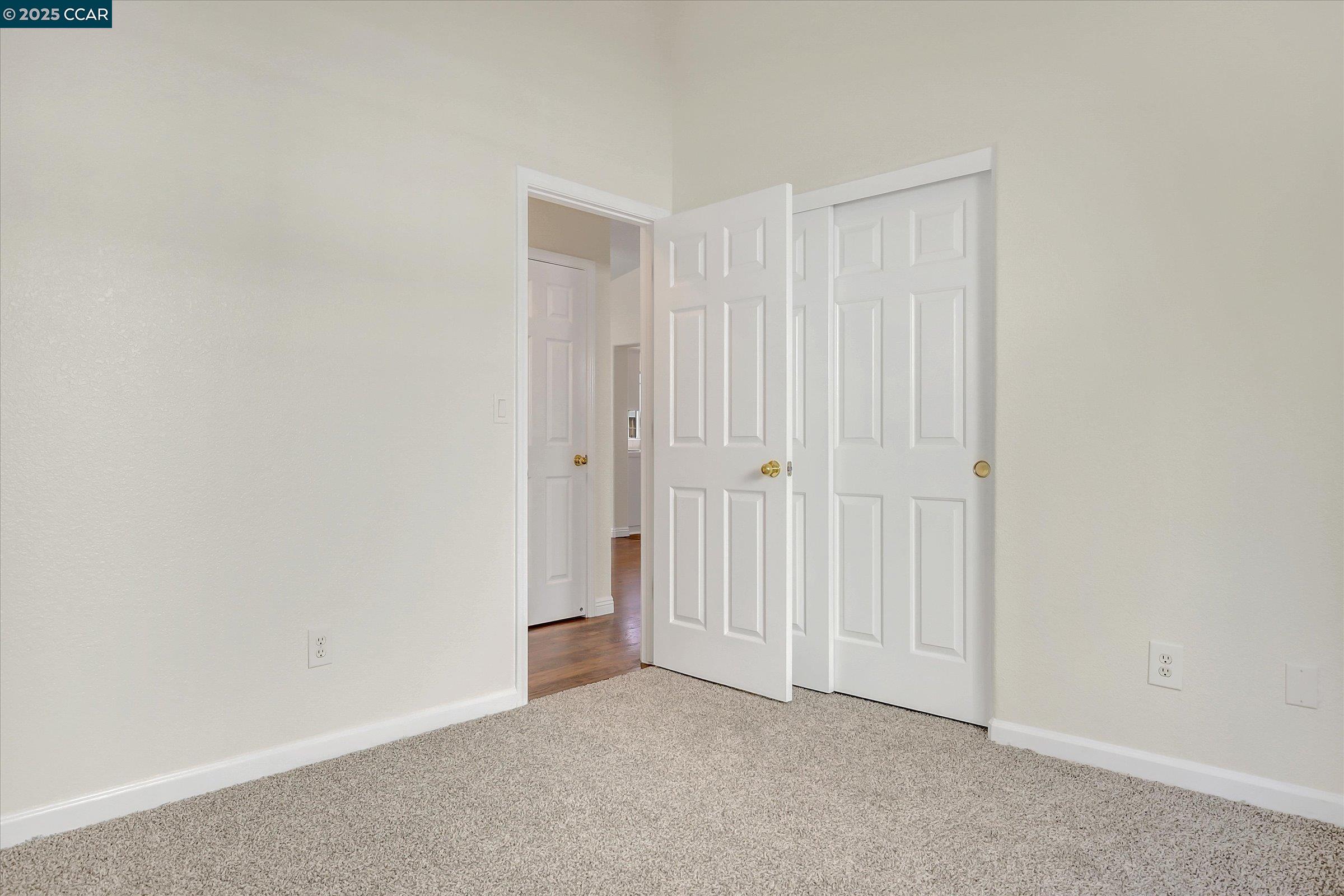 220 Roundhill Dr