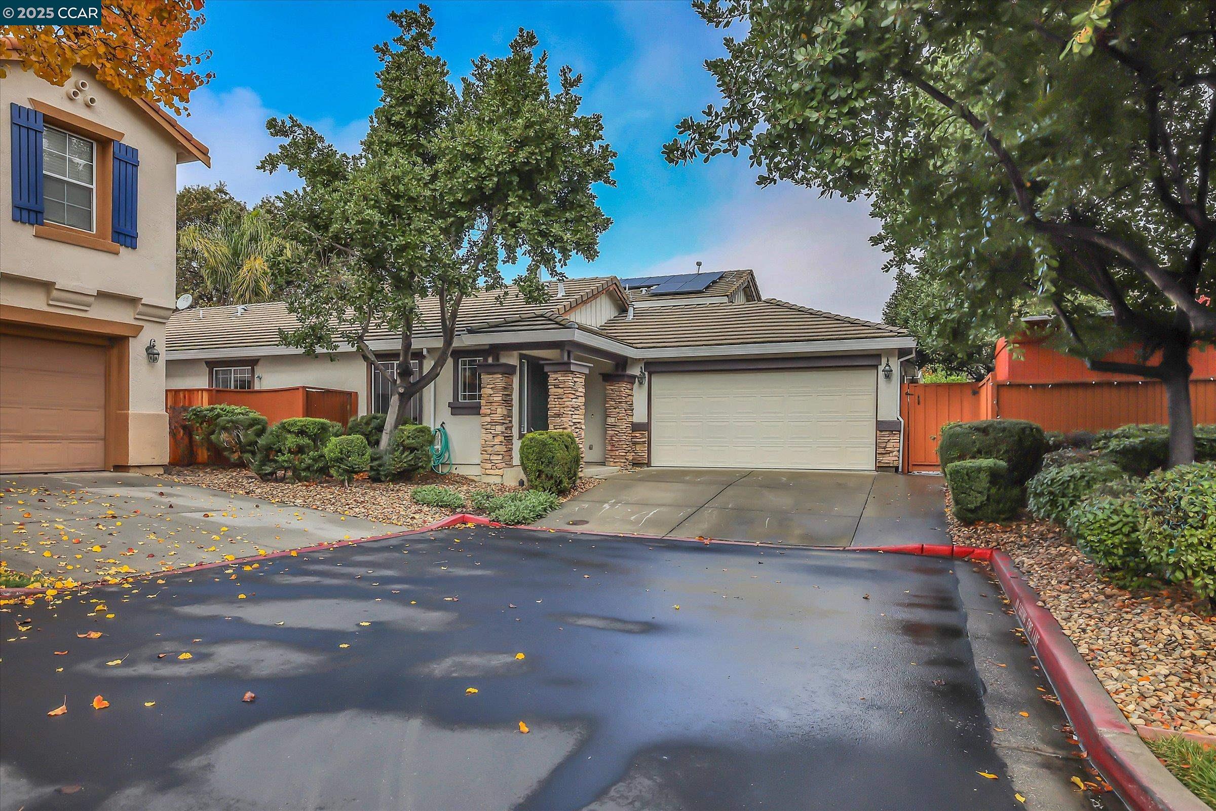 220 Roundhill Dr