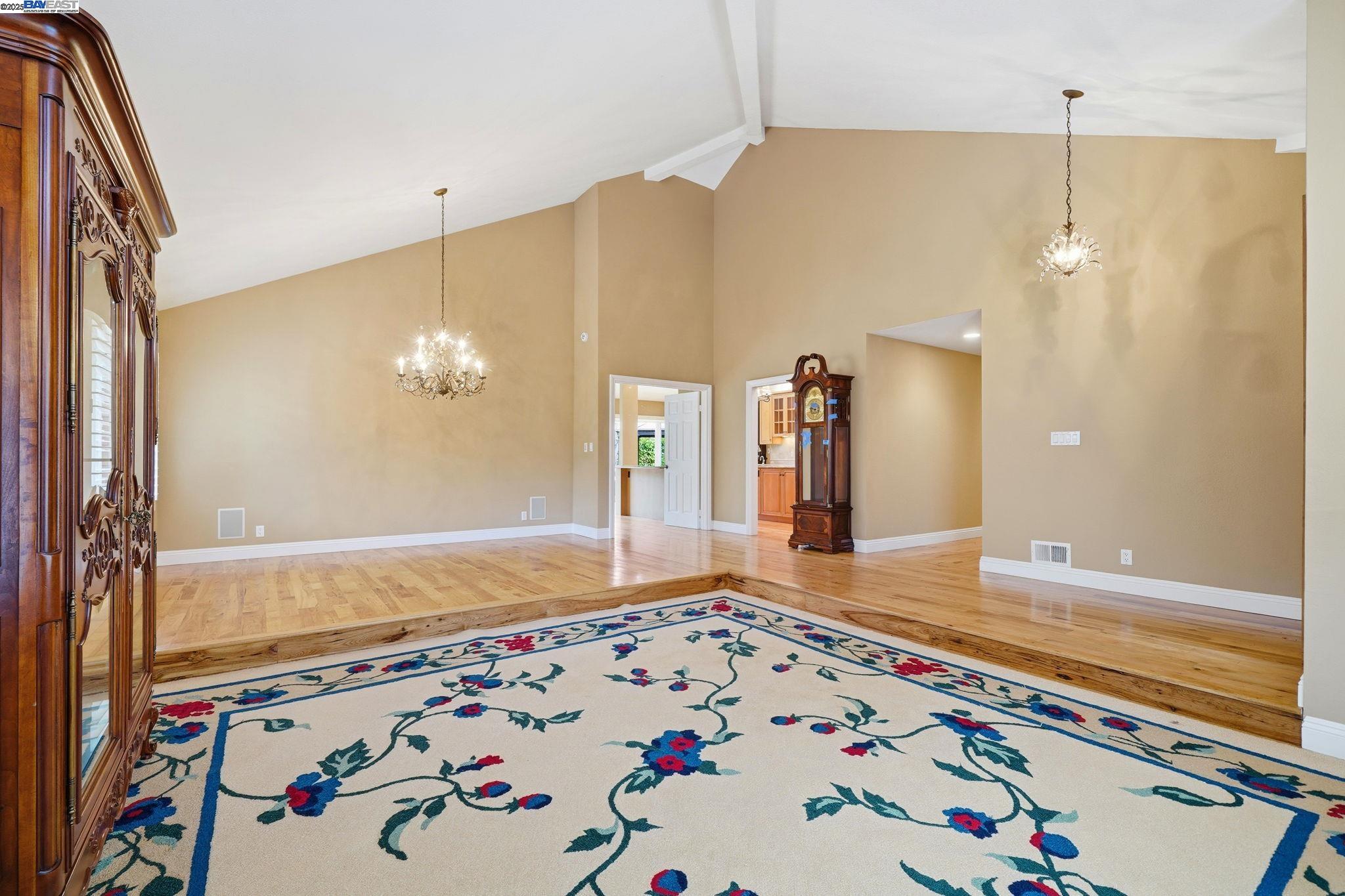 66 Oakridge Ct