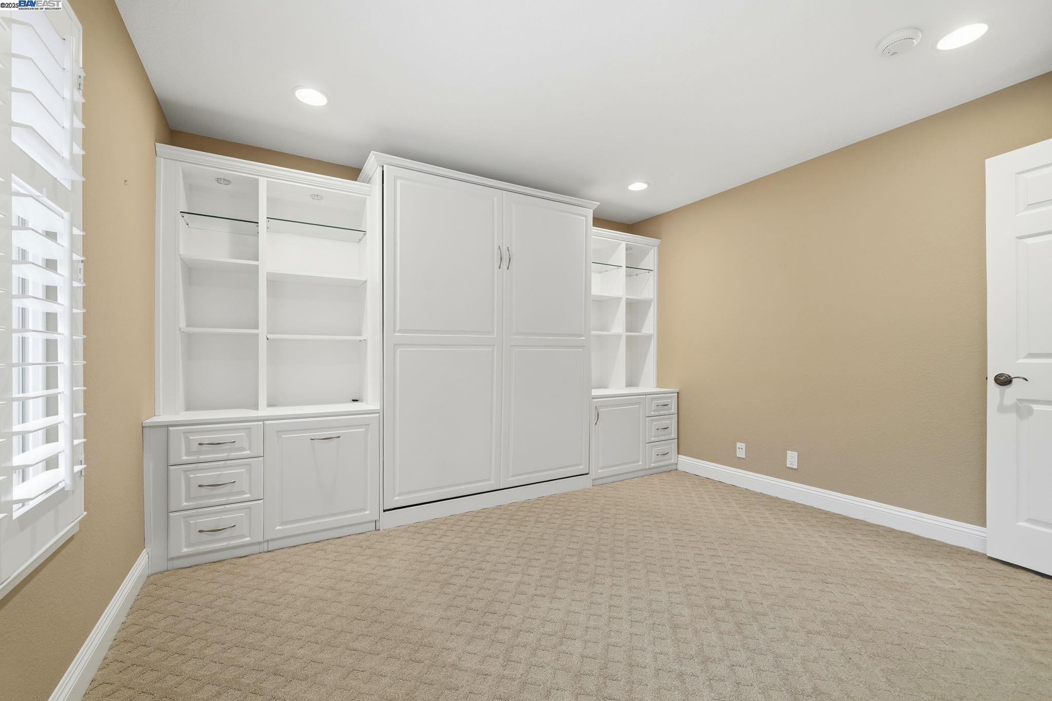 66 Oakridge Ct