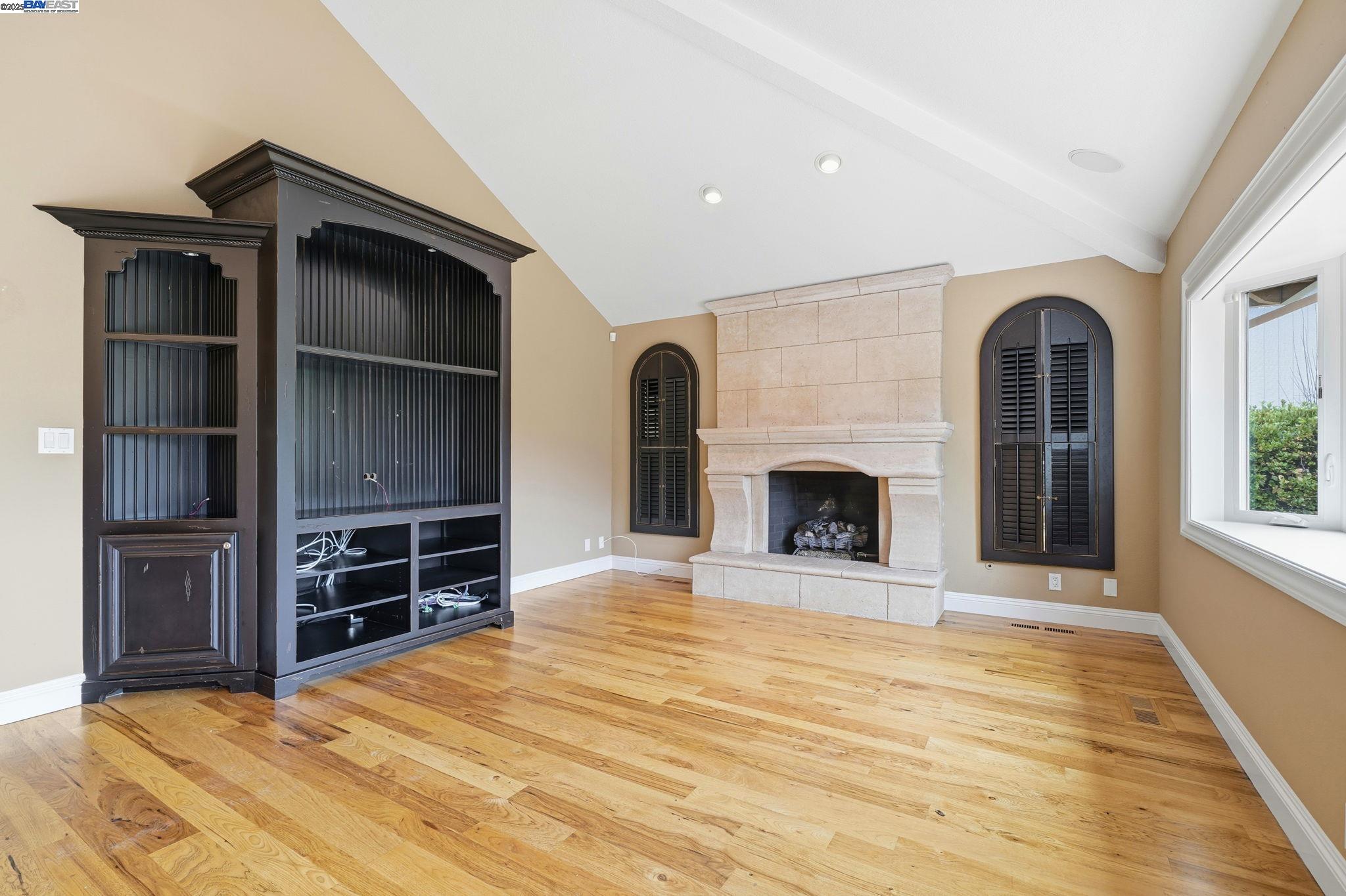 66 Oakridge Ct