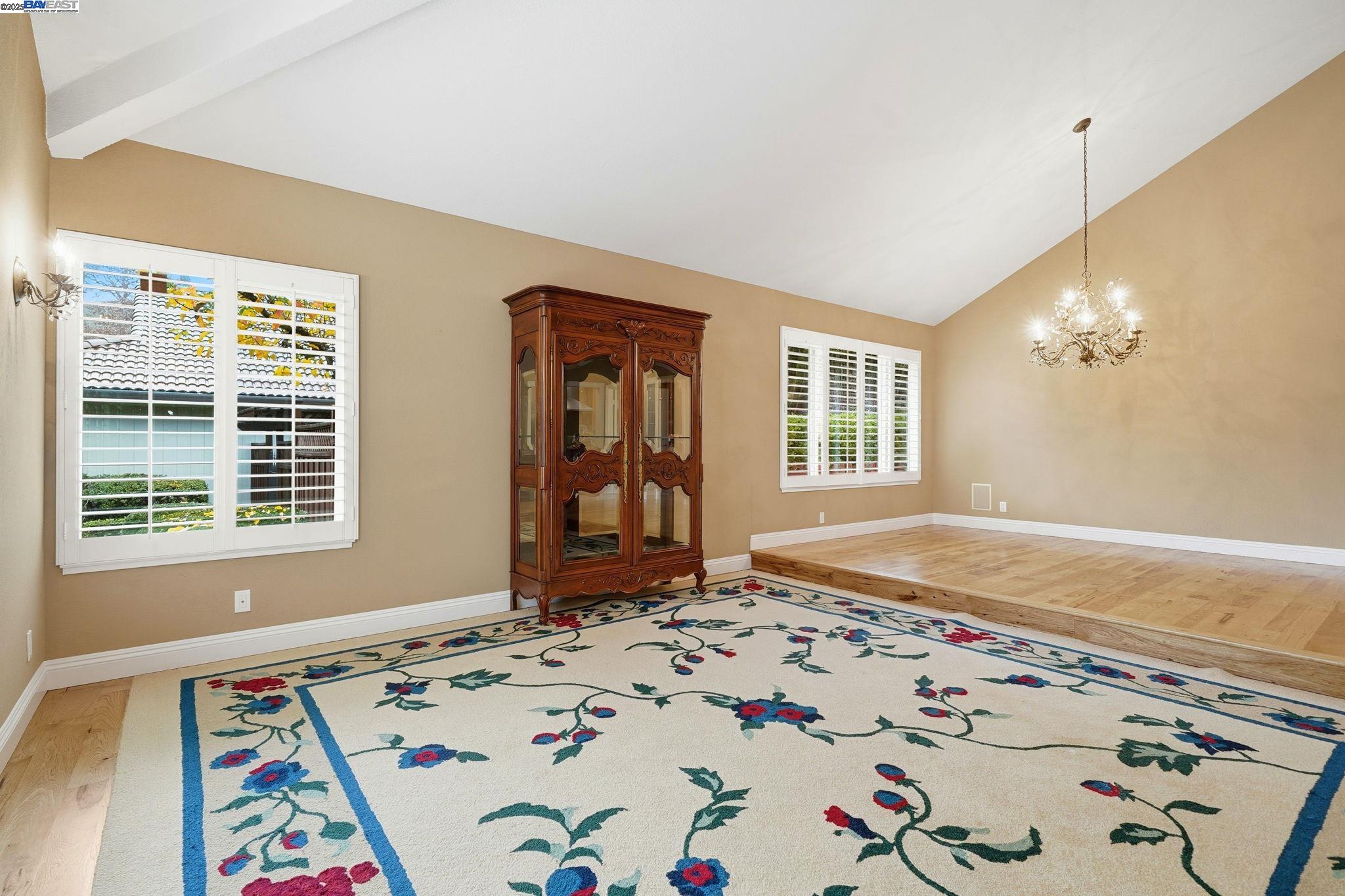 66 Oakridge Ct