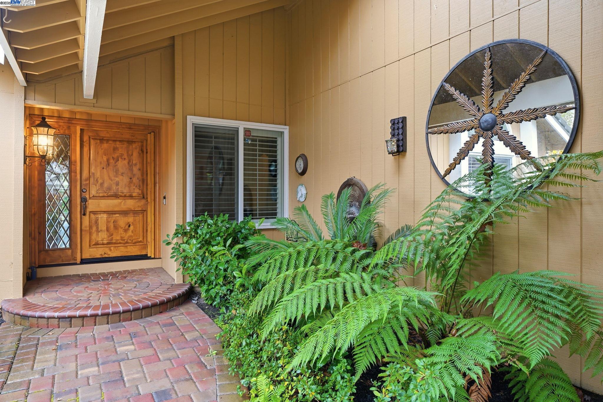 66 Oakridge Ct