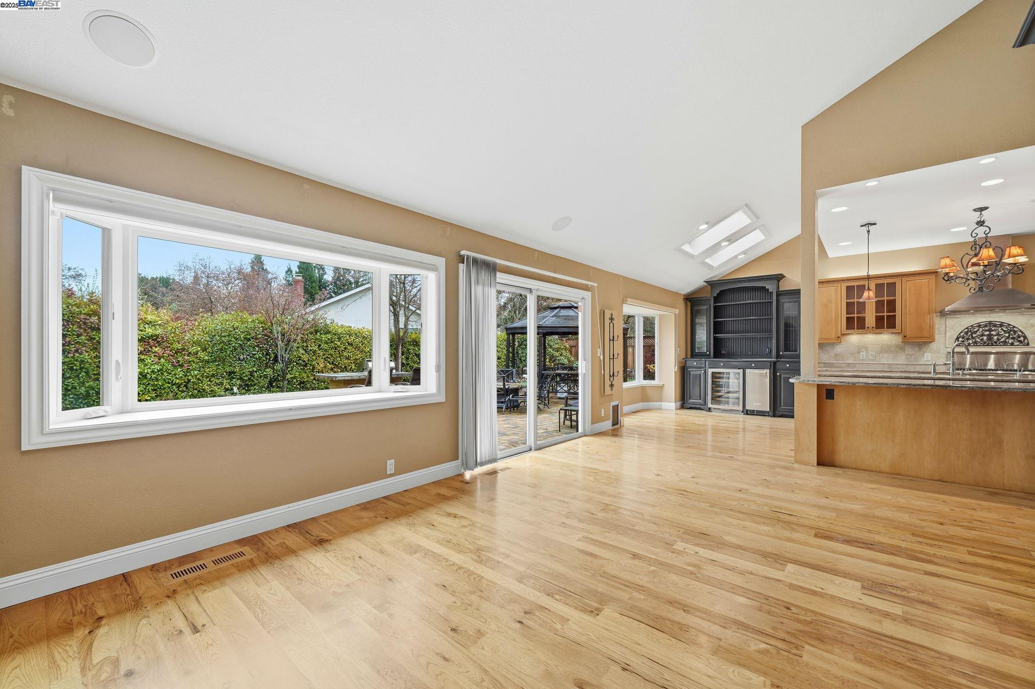 66 Oakridge Ct