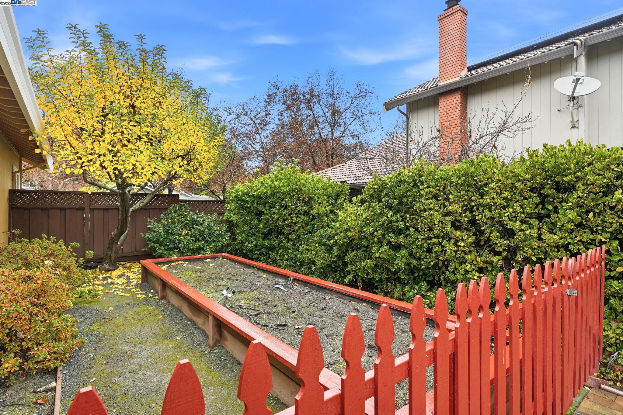 66 Oakridge Ct