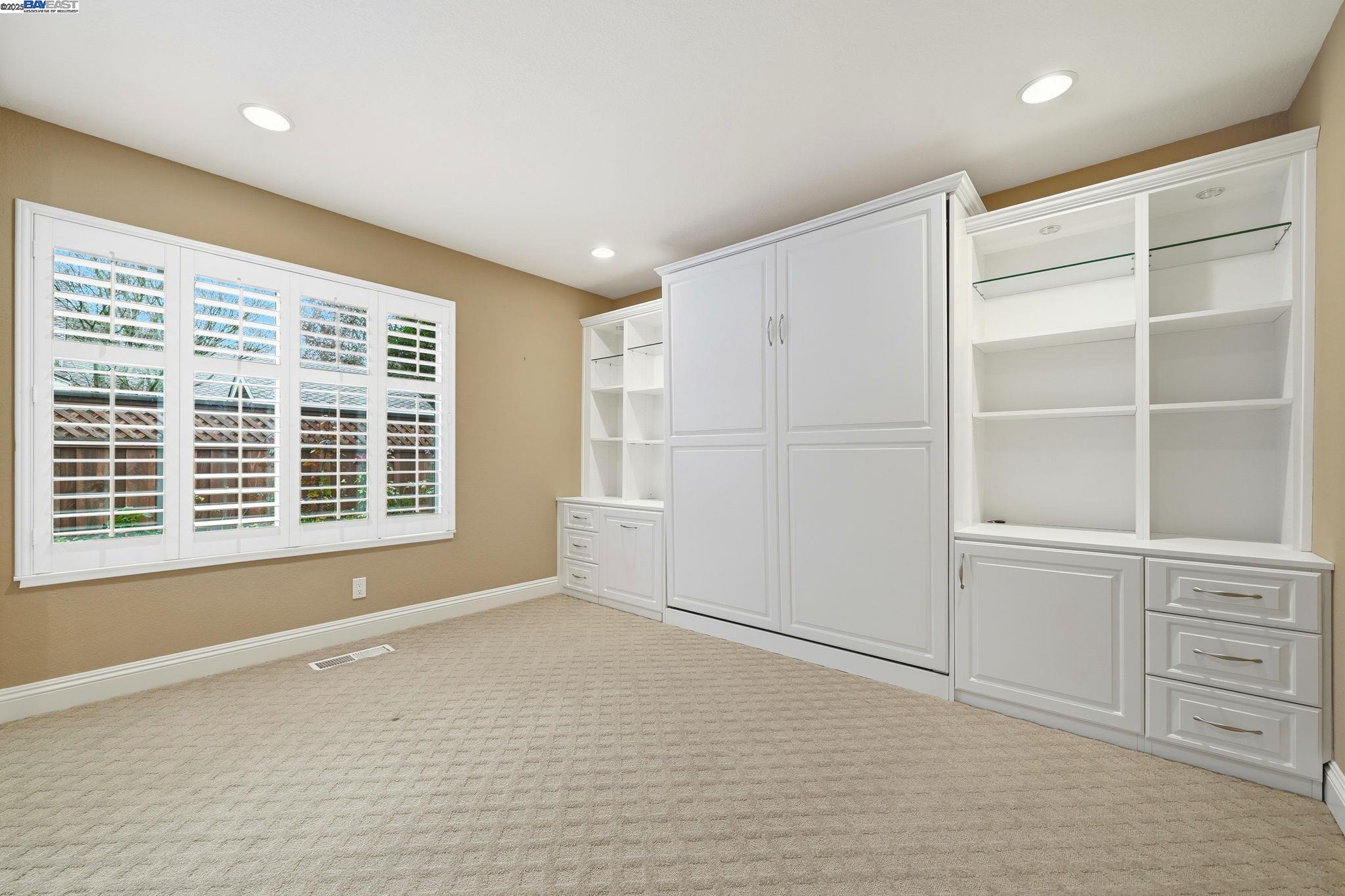 66 Oakridge Ct