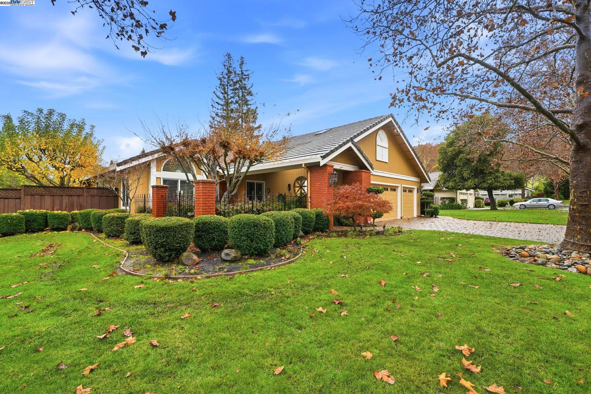 66 Oakridge Ct